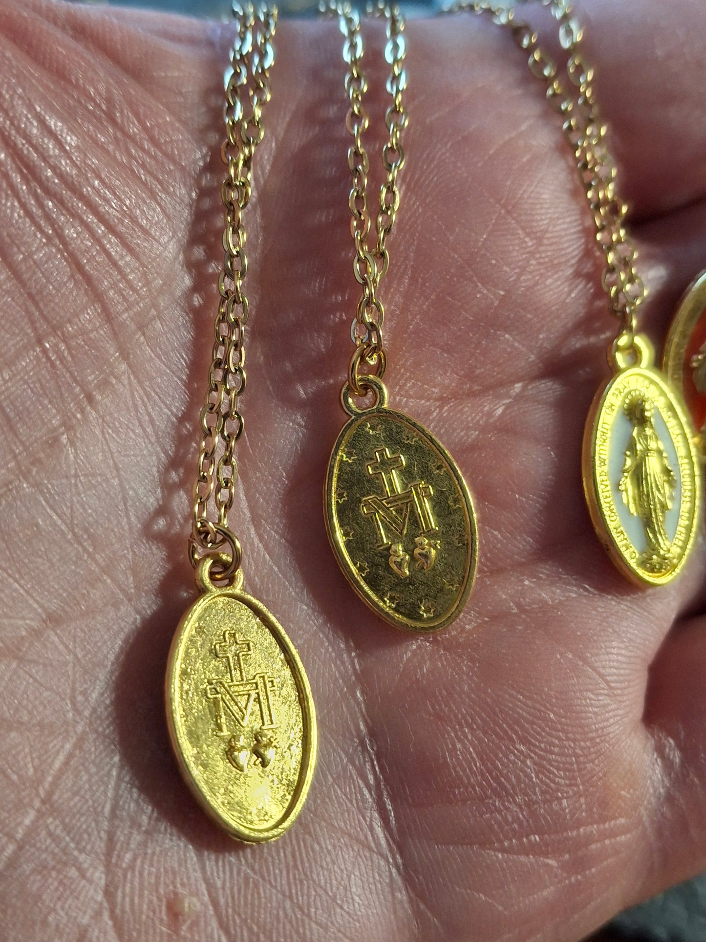 Collier chaîne dorée acier inoxydable stainless steel 316 madone cuivre plaqué or et email