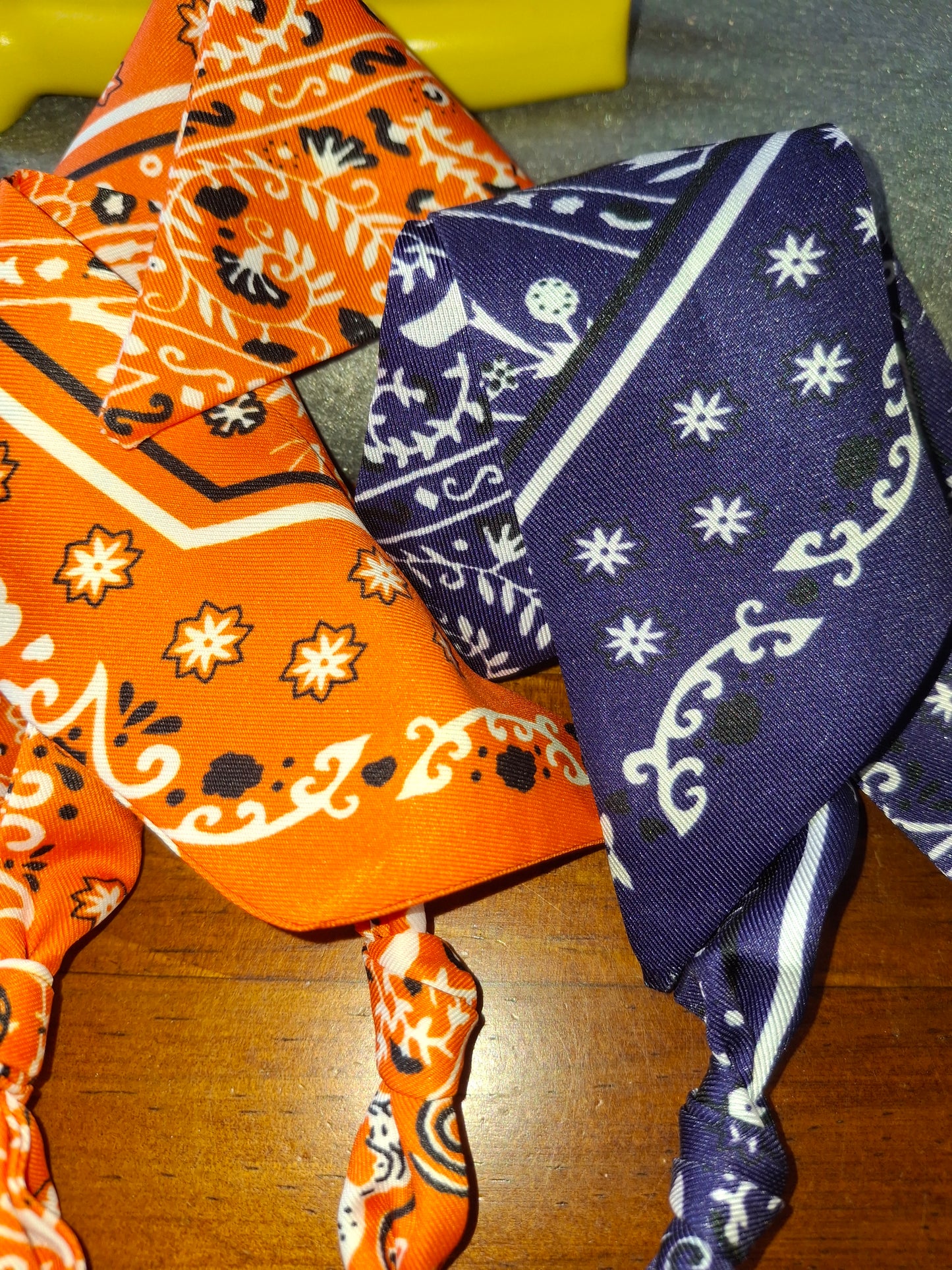 Halskette, Halstuch, Bandana zum Knoten, Anhänger Sonne, polierter Edelstahl 316, Zirkonia-Besatz, handgefertigt