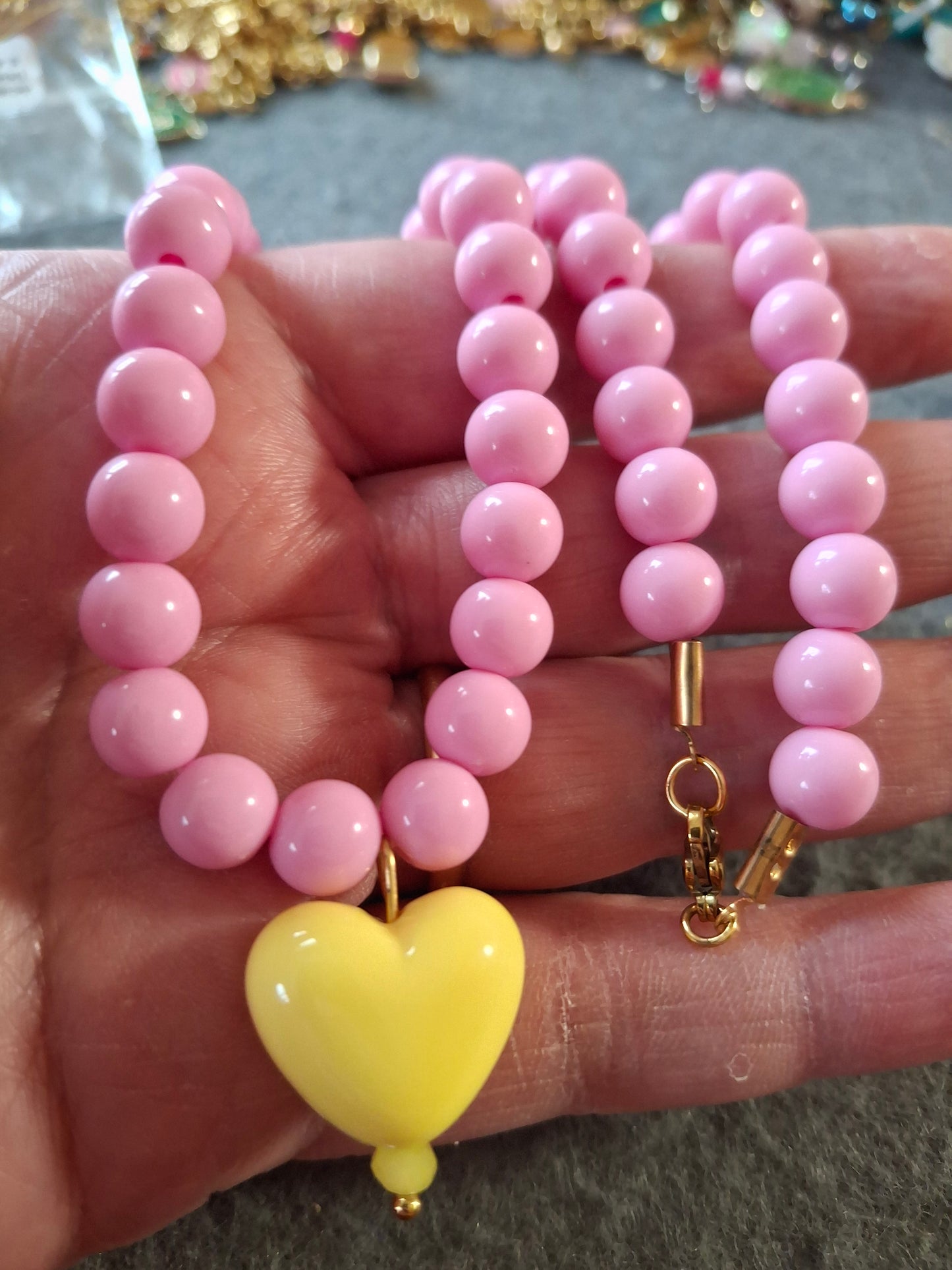 Collier perles acrylique coloré coeur handmade