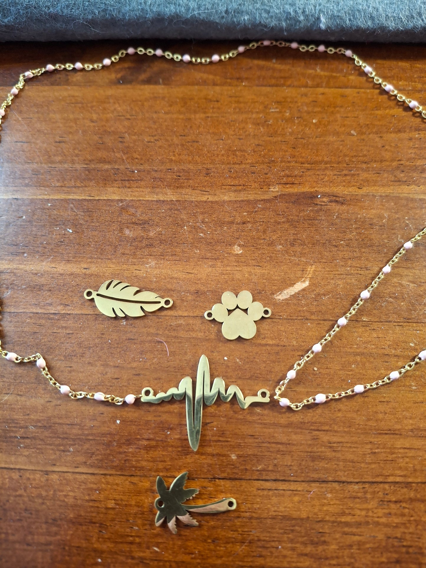 Halskette goldfarbene Edelstahlkette und Edelstahlverbinder