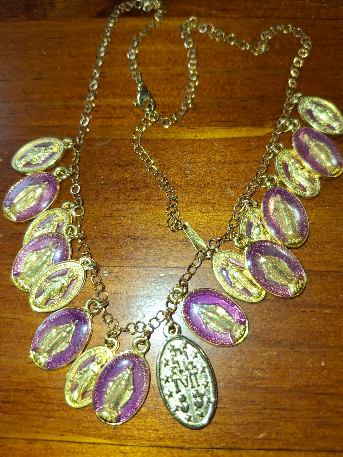 Collier chaîne rolo acier inoxydable stainless steel plaqué or 18K breloques madone handmade réglable