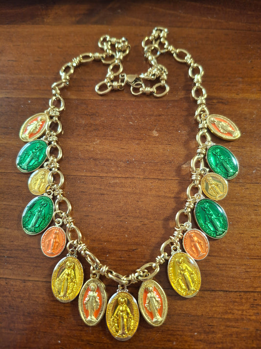 Collier chaîne dorée acier inoxydable stainless steel 316 et breloques madone