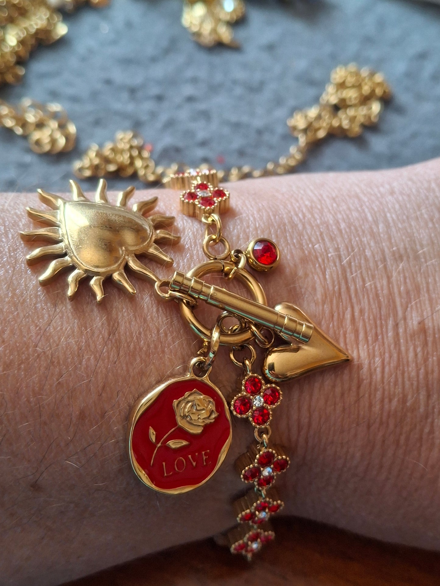 Bracelet maille gourmette stainless steel 316 trèfle cristal rouge, breloques stainless steel 316 poli,fermoir toggle handmade