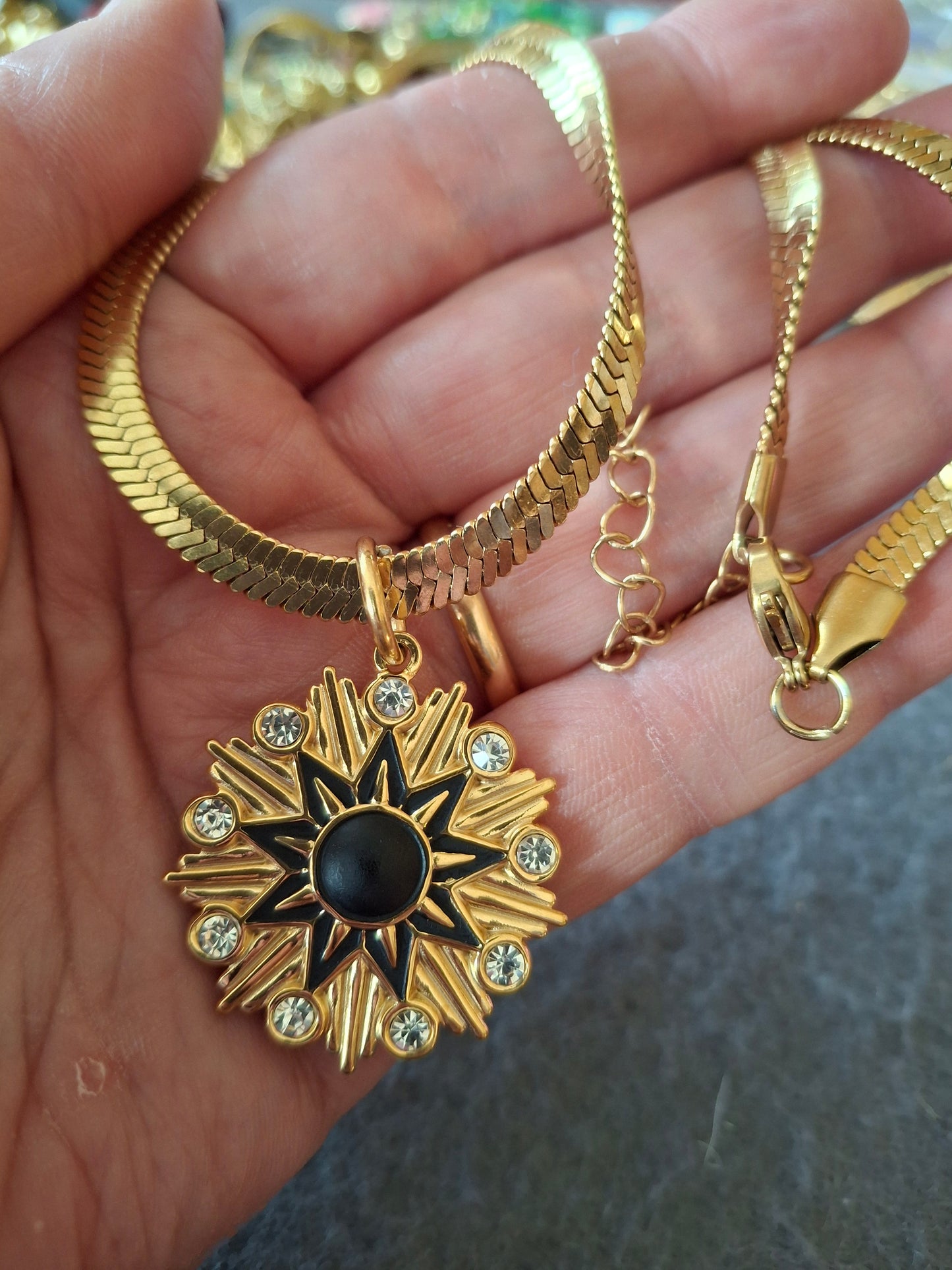 Beautiful necklace with a serpentine chain in 316 stainless steel and a large Polar Star pendant in 316 stainless steel.