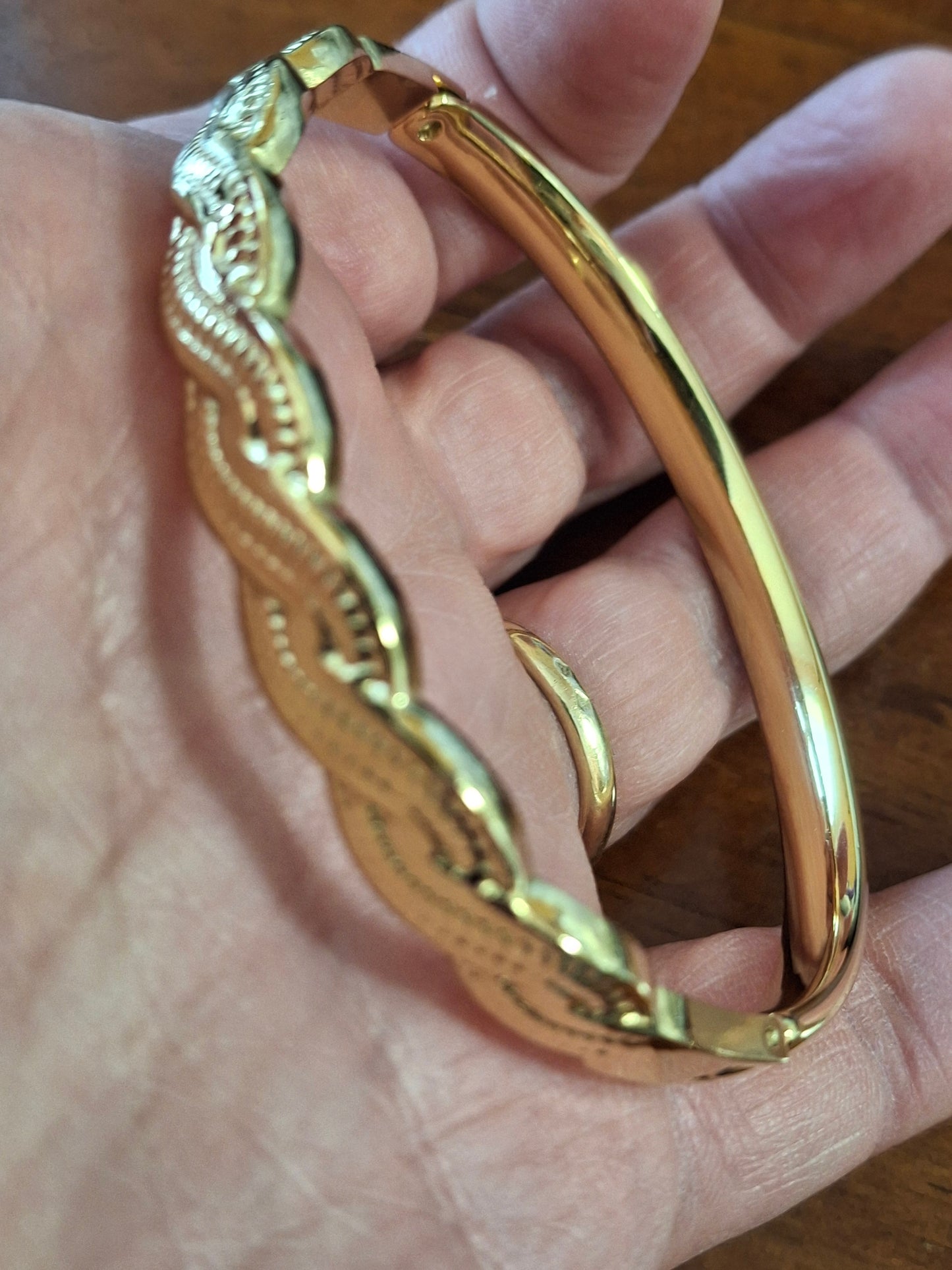 Schönes, steifes Armband aus Edelstahl 316.