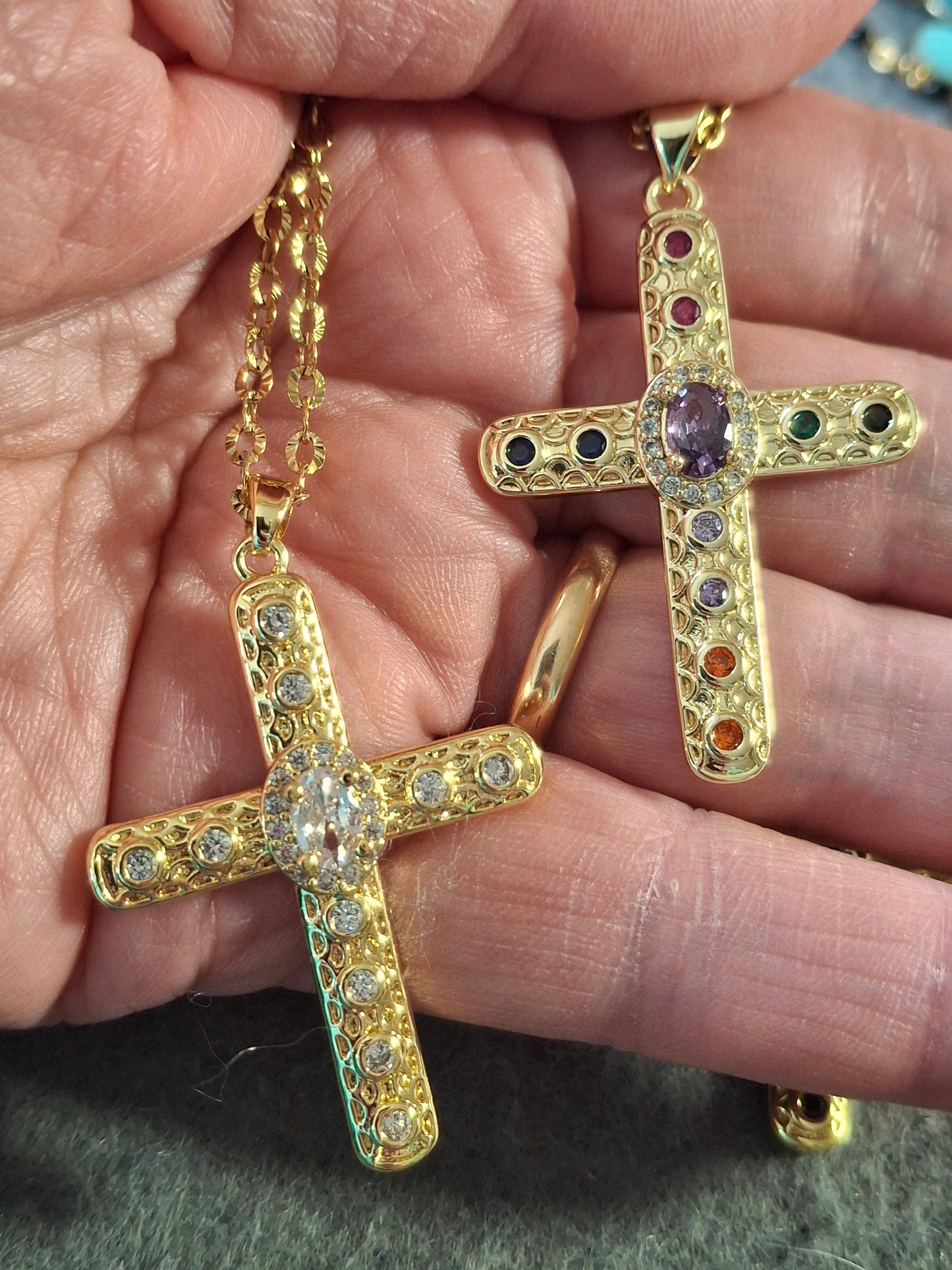 Collier chaîne dorée acier inoxydable stainless steel et pendentif croix bohème plaqué or 18K