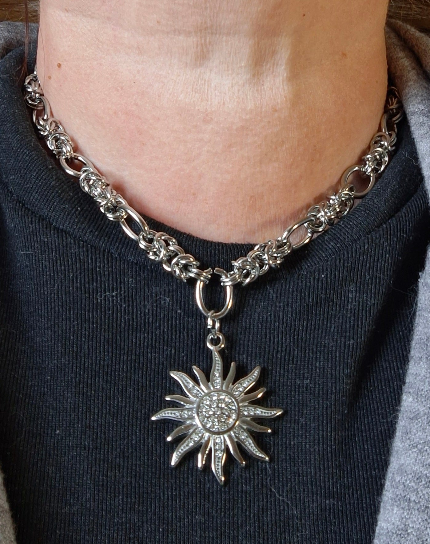 Collier très belle chaîne acier inoxydable stainless steel 316 de qualité supérieure grand pendentif soleil stainless steel 316 poli serti zirconium