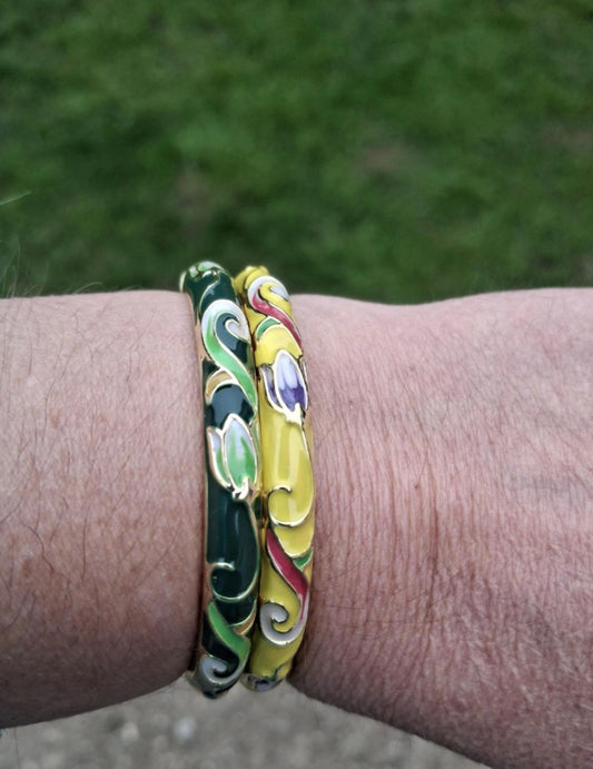 Rigid ring with cloisonné enamel