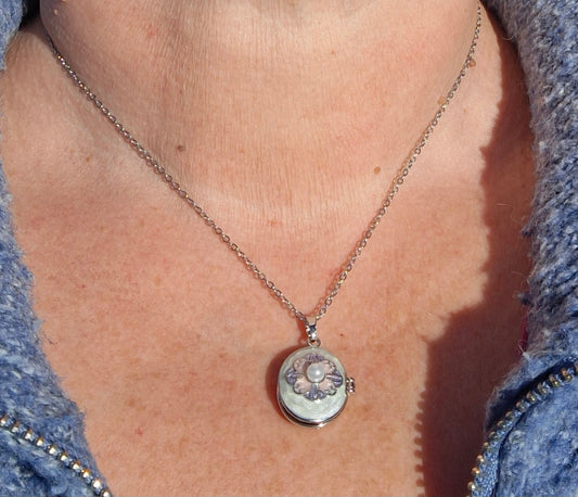 Stainless steel 316 chain necklace, adjustable, with stainless steel 316 photo pendant.