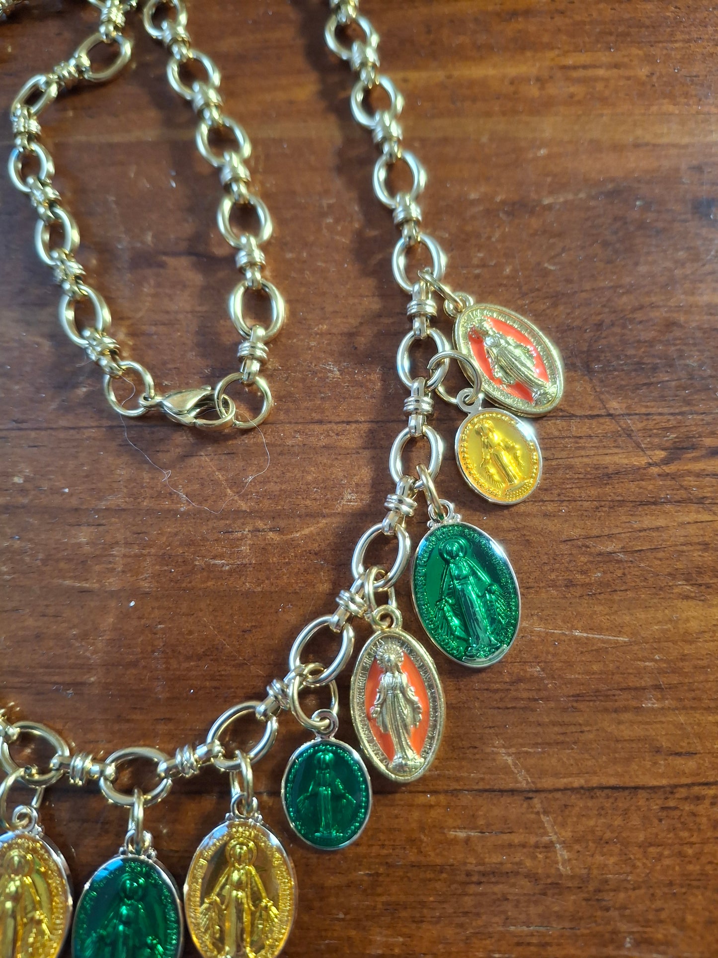 Collier chaîne maille gourmette stainless steel 316 et breloques madone handmade réglable