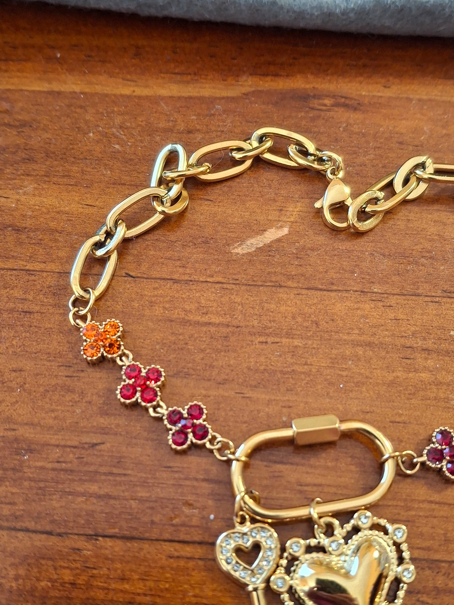 Armband mit sehr schönen hochwertigen Ketten aus Edelstahl 316 und handgefertigten Anhängern aus Edelstahl 316 nach Maß
