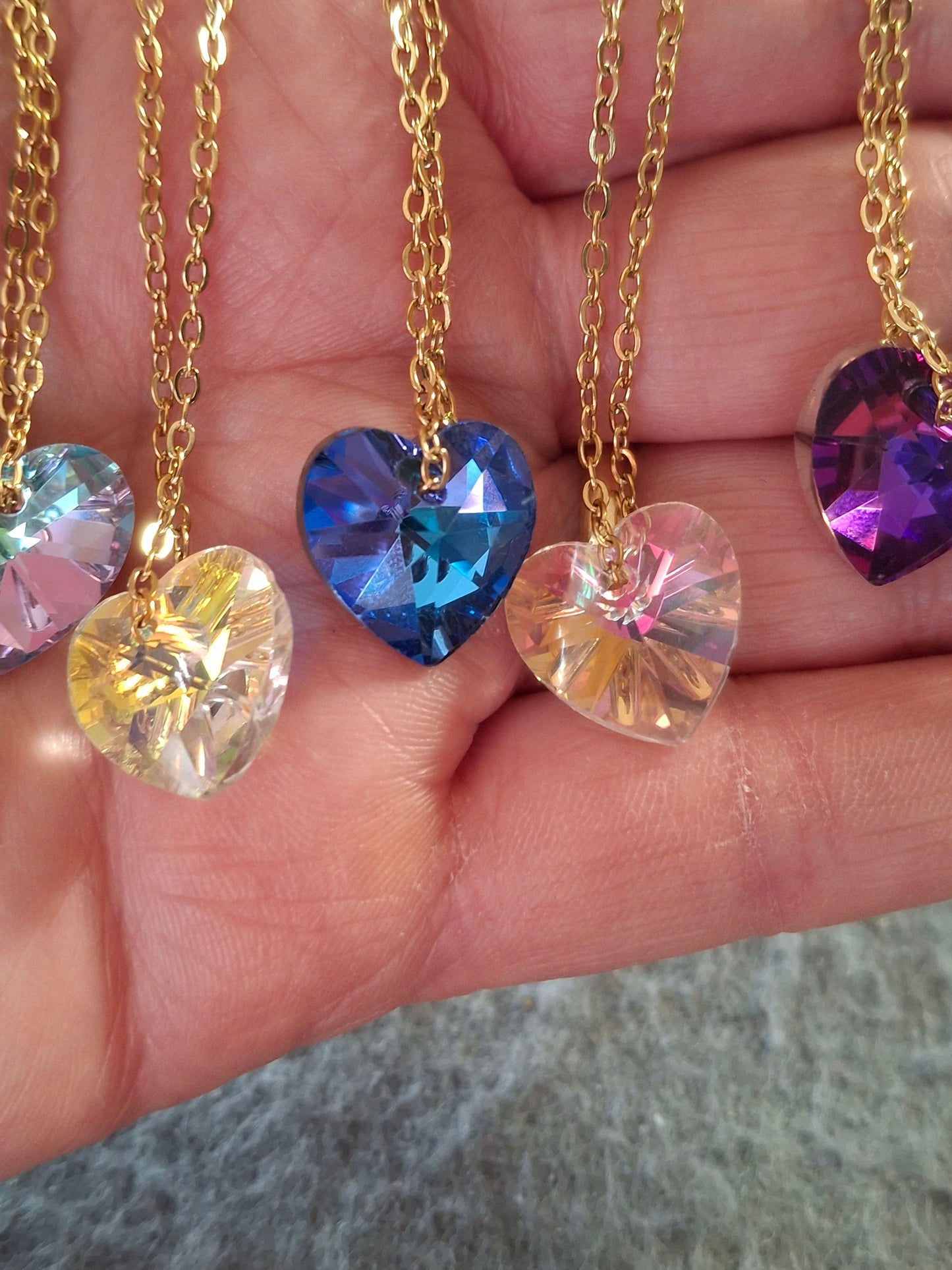 Collier chaine dorée stainless steel 316 ,coeur en cristal