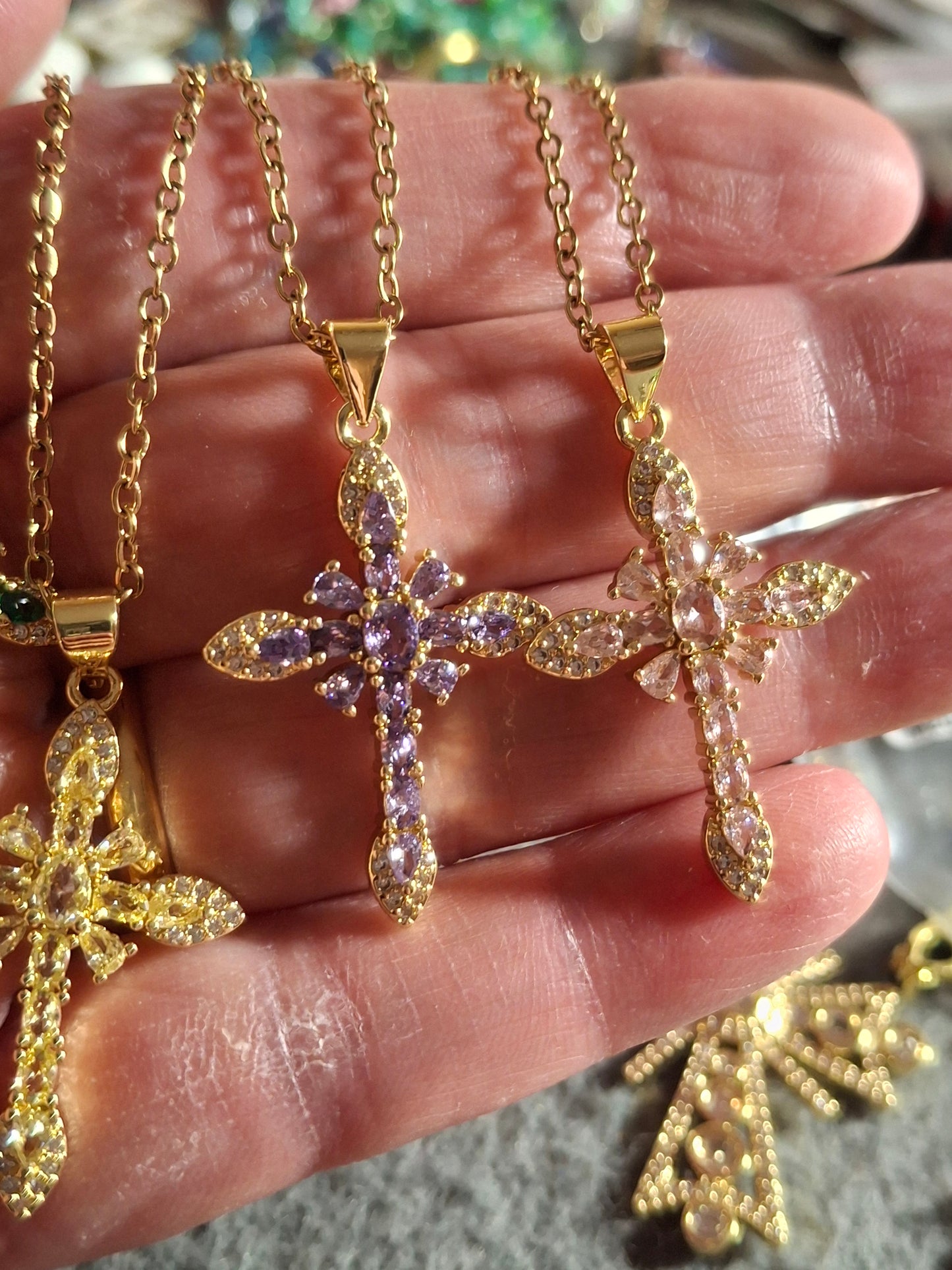 Halskette, vergoldete Edelstahlkette 316, barockes Kreuz, 18K vergoldet, Zirkonia- und AAA-Kristallbesatz