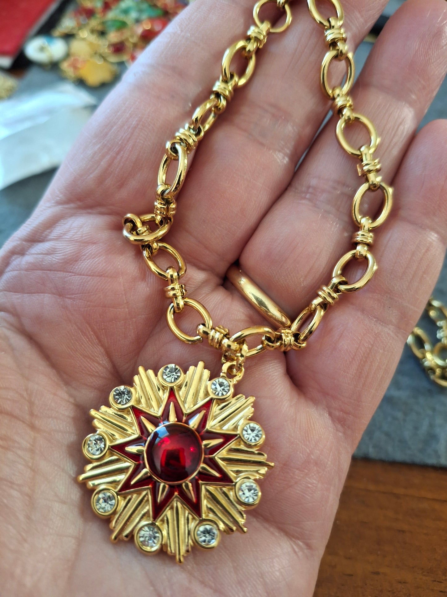 Bracelet chaîne acier inoxydable stainless steel 316 pendentif stainless steel 316 email rouge serti zirconium, sur mesure