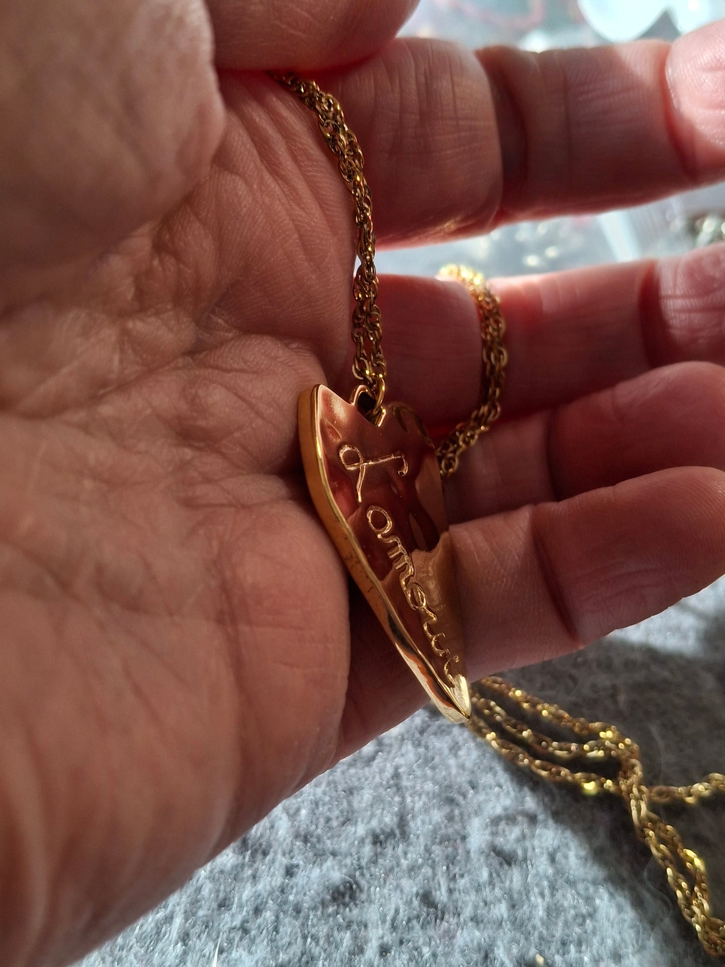 Collier chaîne dorée acier inoxydable stainless steel 316 grand pendentif coeur stainless steel 316 martelé