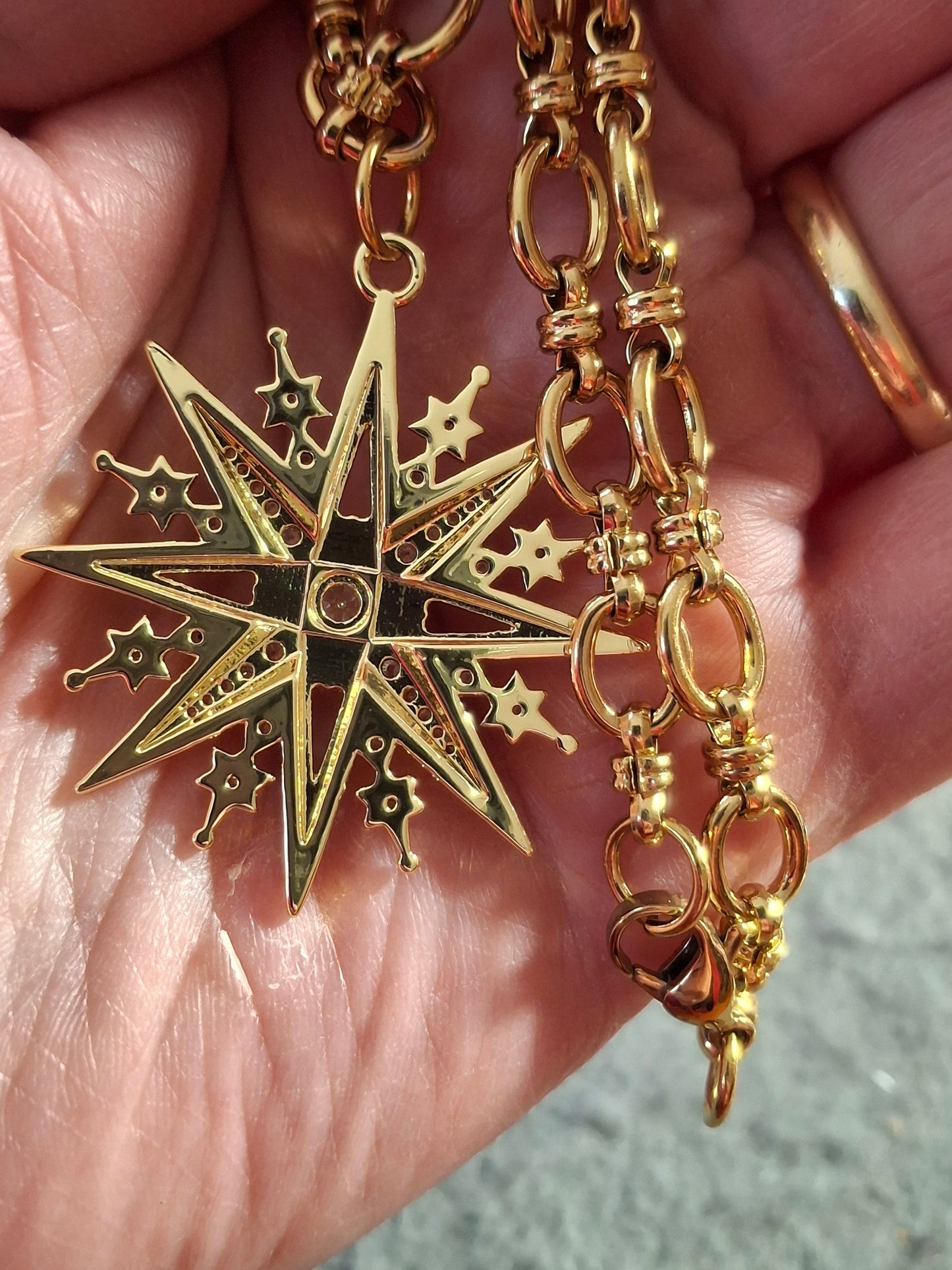 Collier chaîne maille gourmette stainless steel 316 grand pendentif soleil ou étoile plaqué or 18K serti zirconium AAA