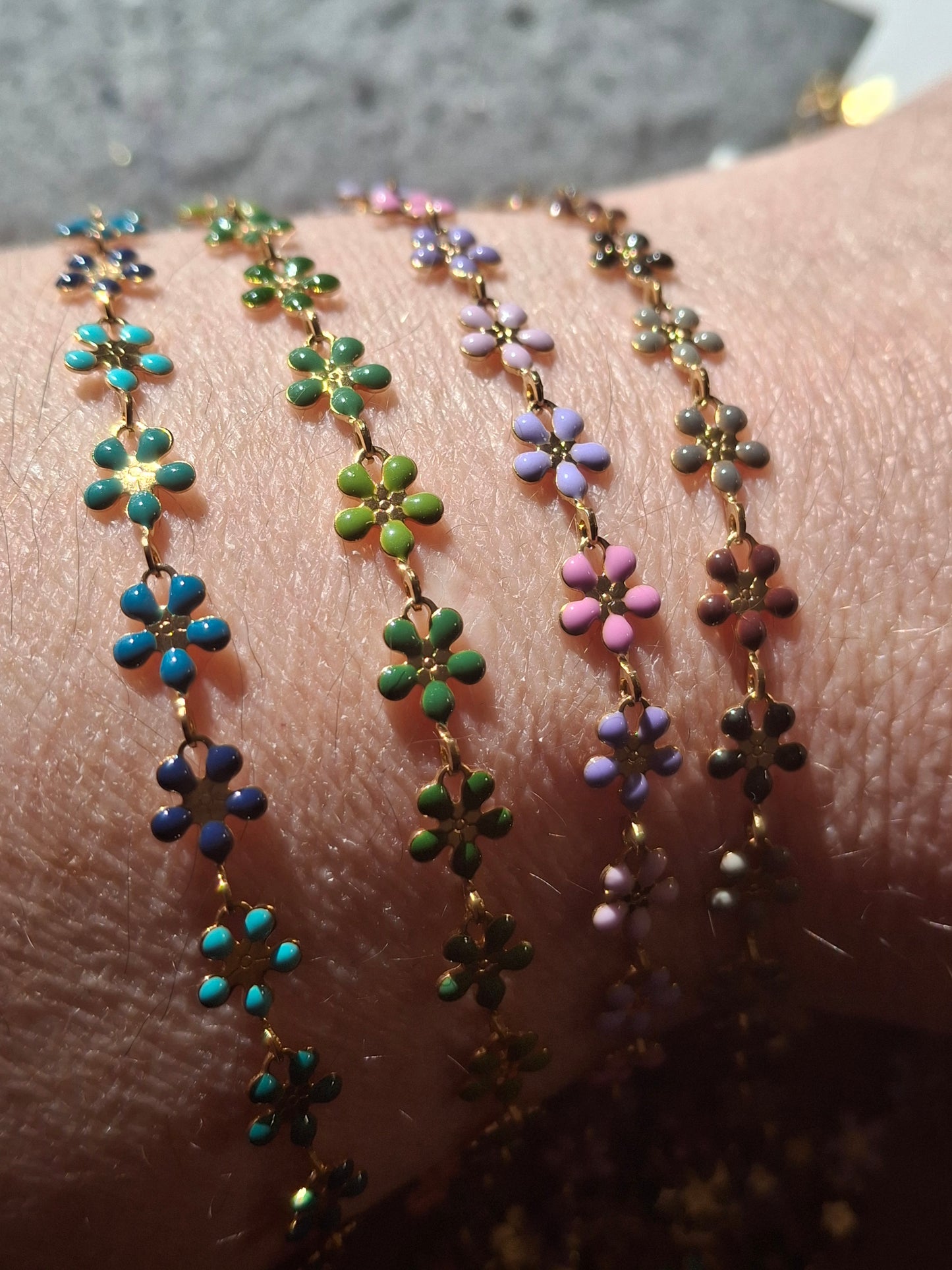 Kettenarmband, Gliederung Blume, aus Edelstahl und farbiger Emaille, nur auf Maß