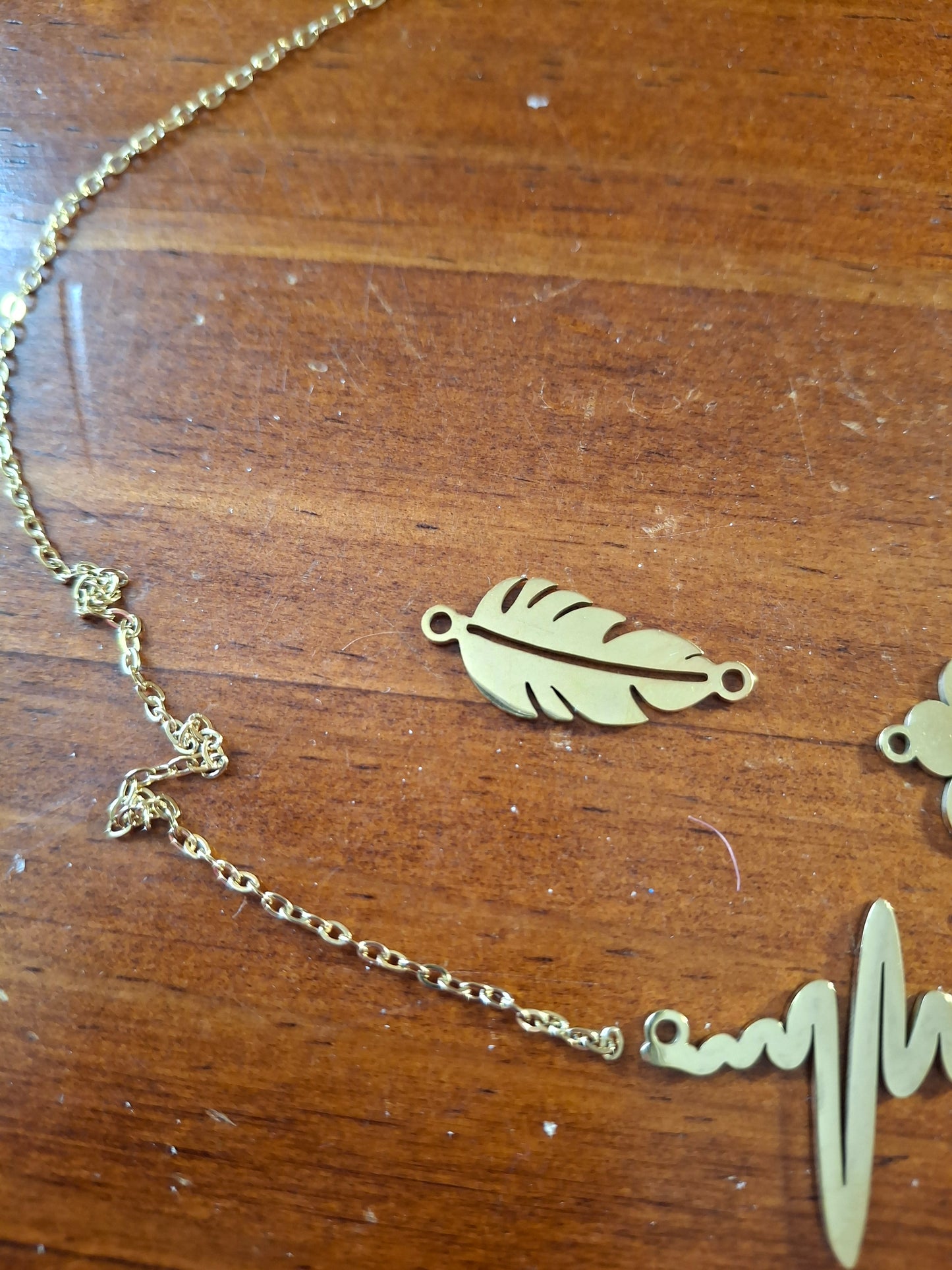 Halskette goldfarbene Edelstahlkette und Edelstahlverbinder