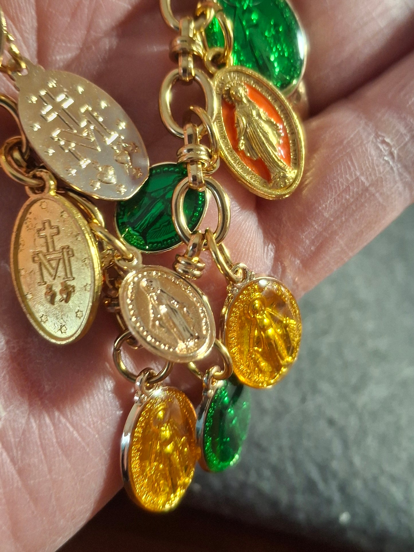 Collier chaîne maille gourmette stainless steel 316 et breloques madone handmade réglable