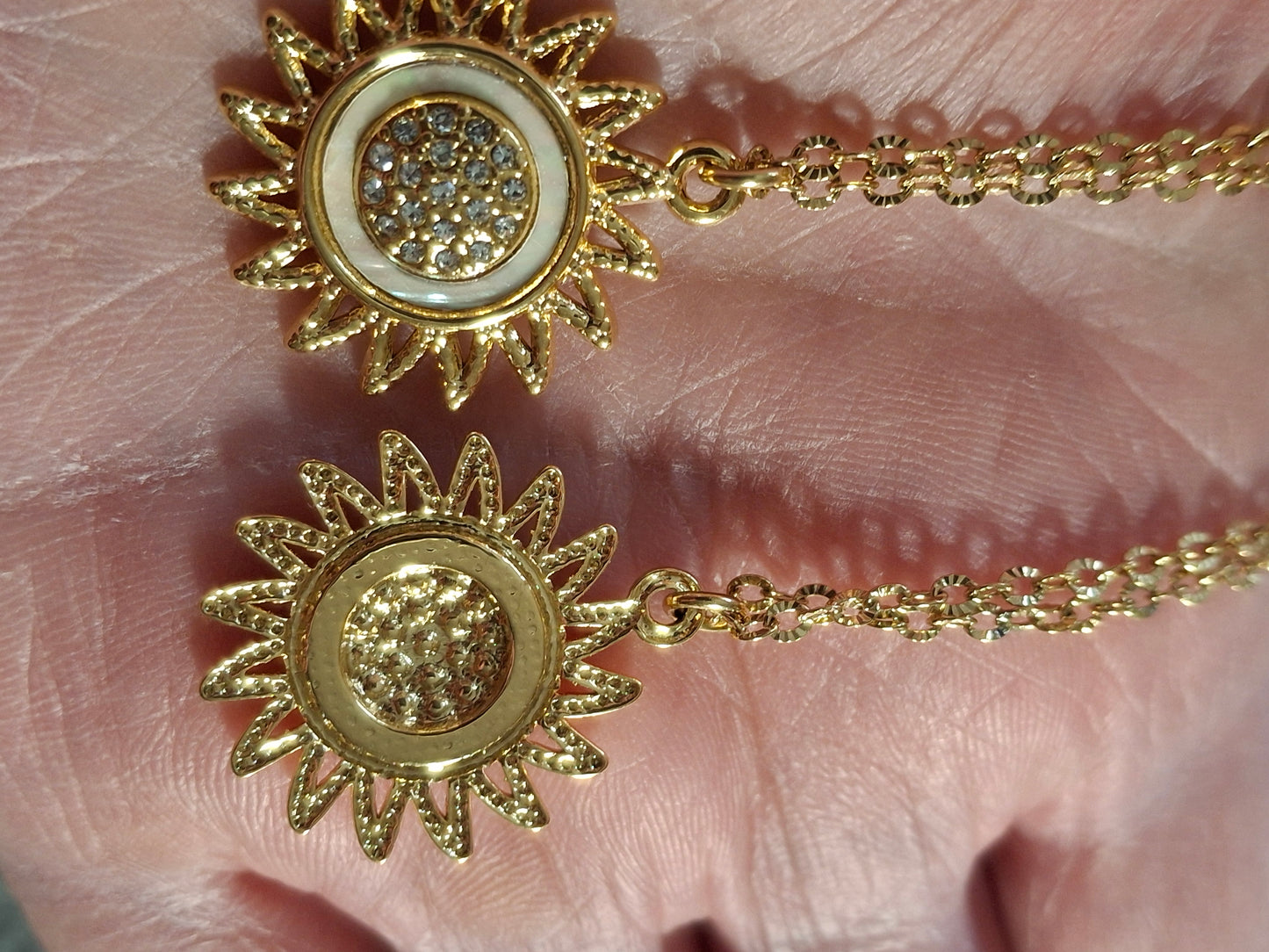 Collier chaîne dorée acier inoxydable stainless steel 316 pendentif soleil stainless steel 316 serti zirconium