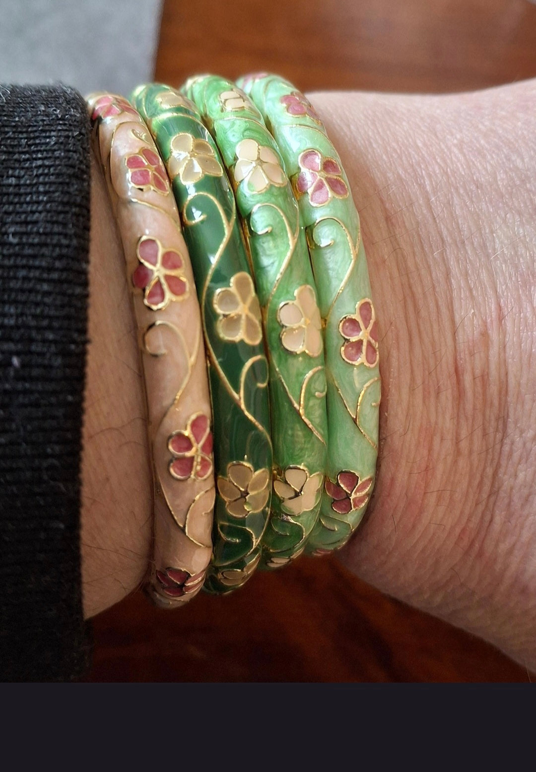 Bracelet jonc cloisonné email rigide style vintage plaqué or motif fleurs