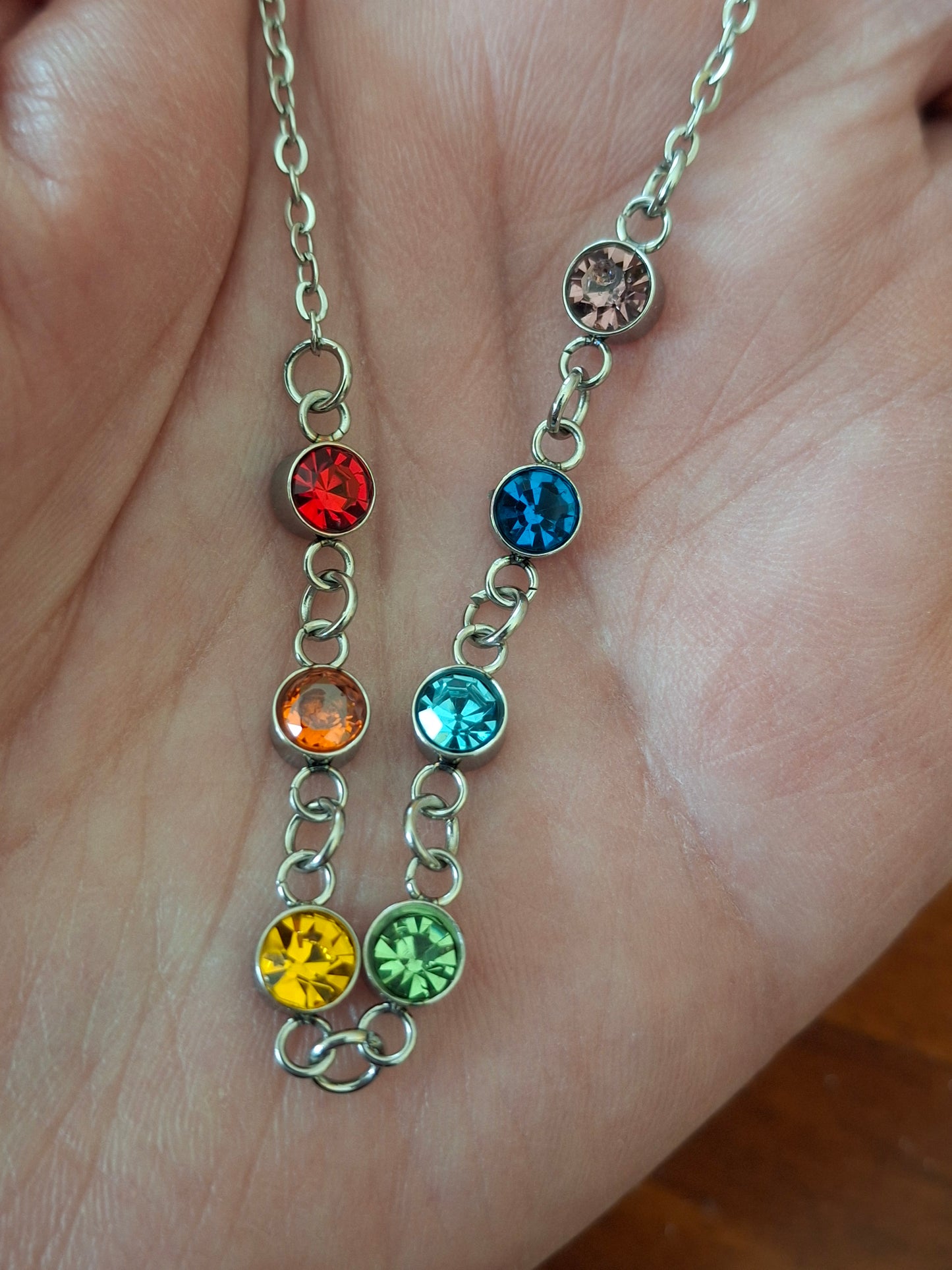 Halskette aus Edelstahl 316 und 7-Chakra-Kristallen