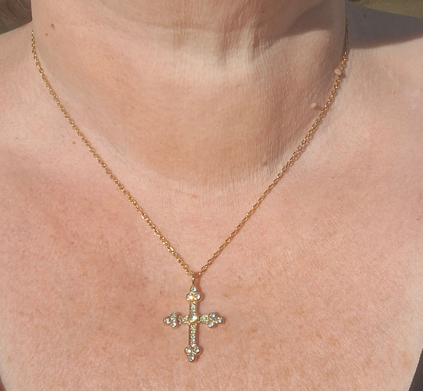 Collier chaîne dorée acier inoxydable stainless steel 316 et croix stainless steel 316