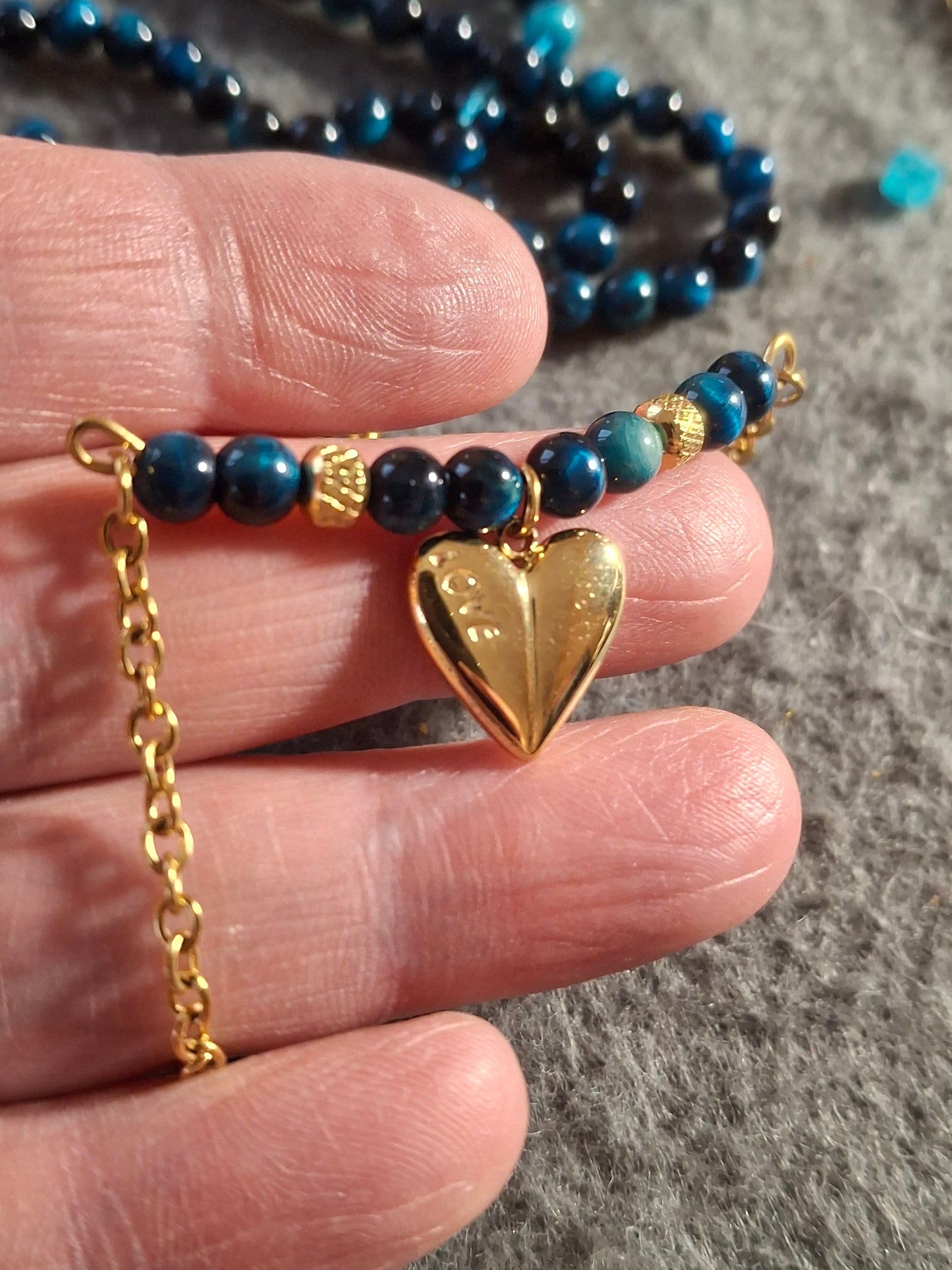 Bracelet chaîne acier inoxydable stainless steel 316 ,perles œil du tigre bleu handmade sur mesure