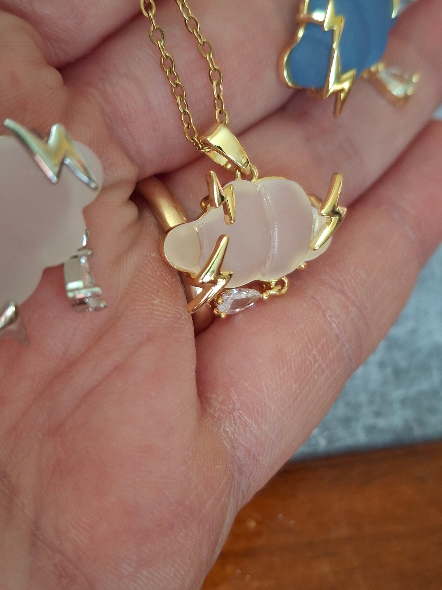 Collier chaîne acier inoxydable stainless steel 316 nuage resine serti stainless steel 316 pendentif zirconium réglable