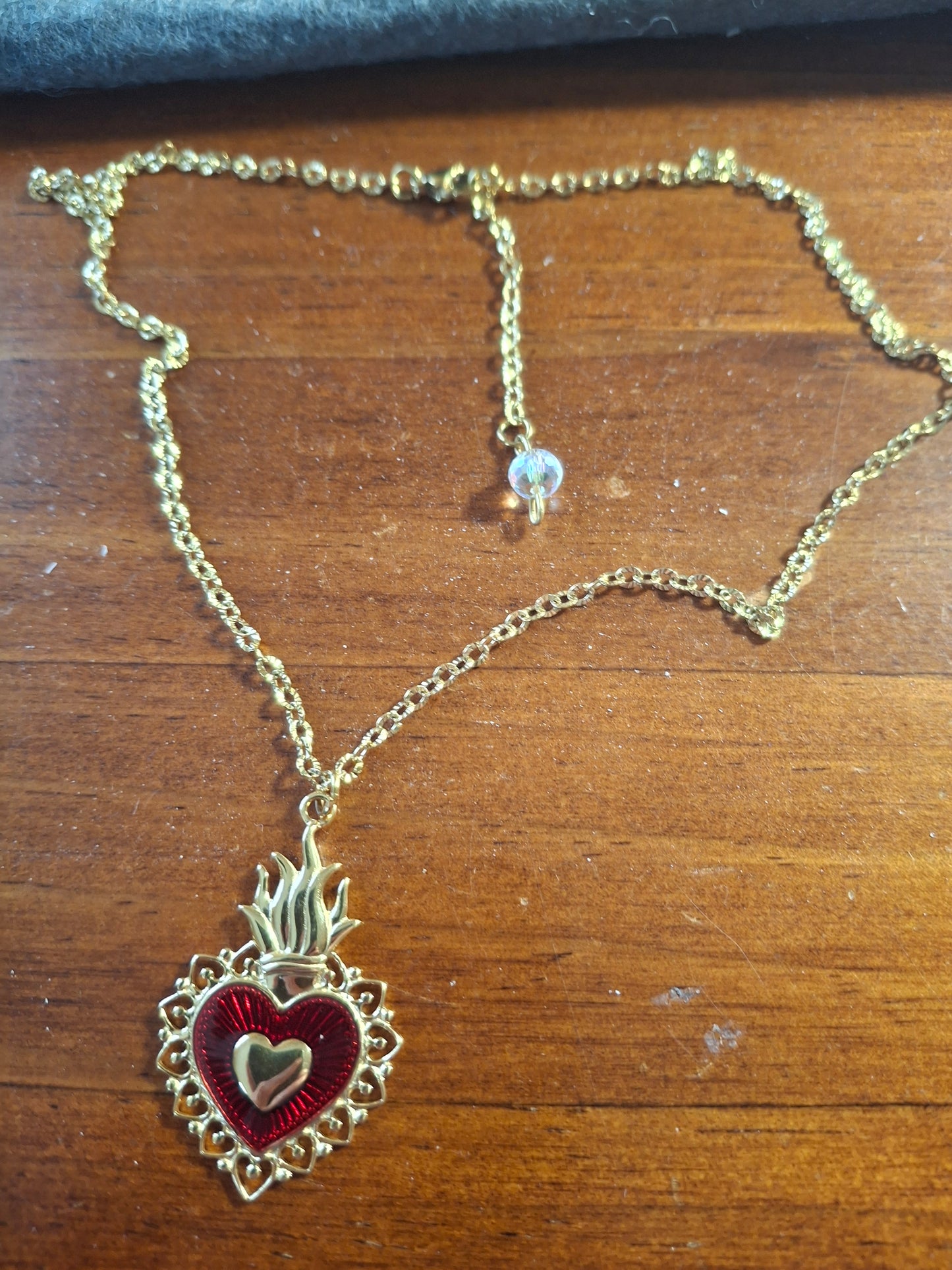 Stainless steel chain necklace, baroque heart style, red enamel, 18k gold plated