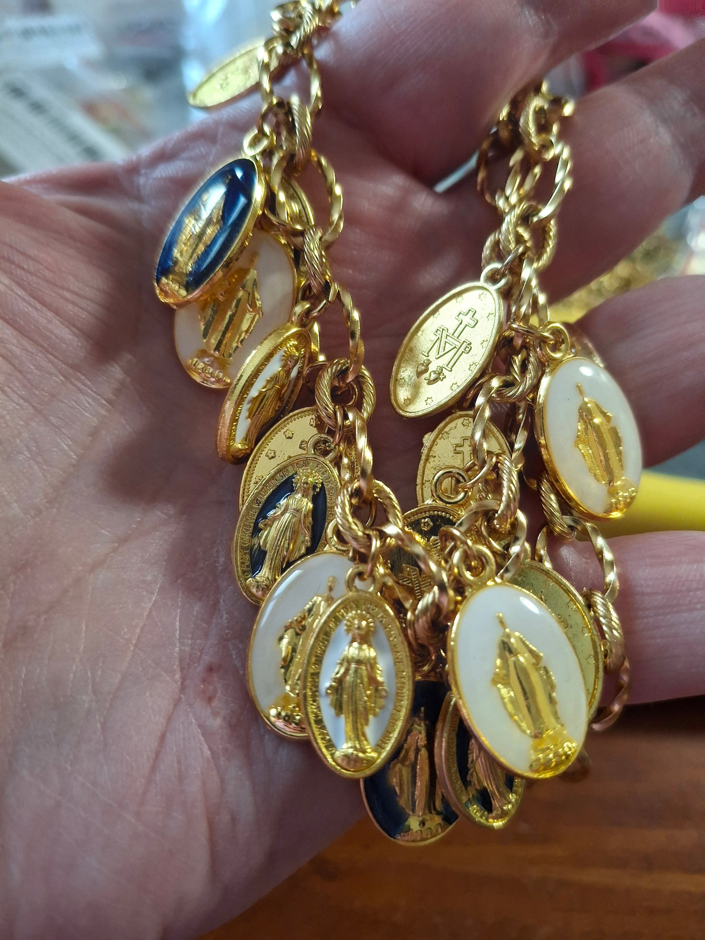 Bracelet chaîne acier inoxydable stainless steel breloques madone handmade réglable sur mesure