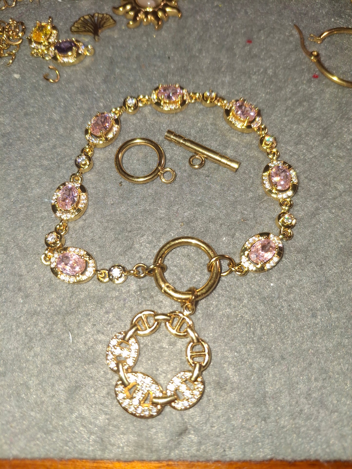 Armband Kette Edelstahl mit Kristall- und Zirkonia-Besatz Karabinerverschluss und polierter Edelstahl-Ankerkettenanhänger mit Zirkonia-Besatz handgefertigt