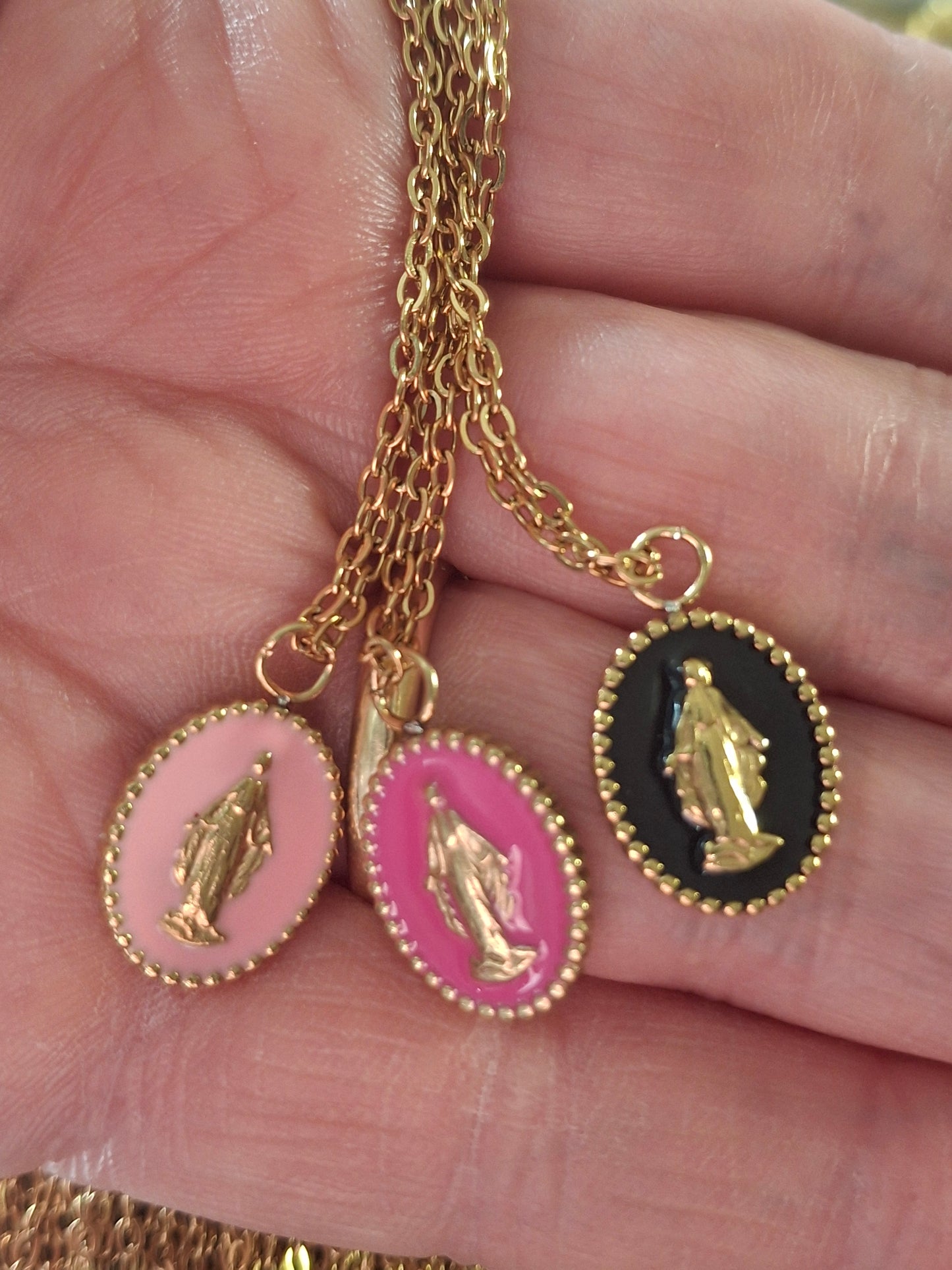 Stainless steel 316 chain necklace with gold-plated stainless steel 316 Madonna pendant