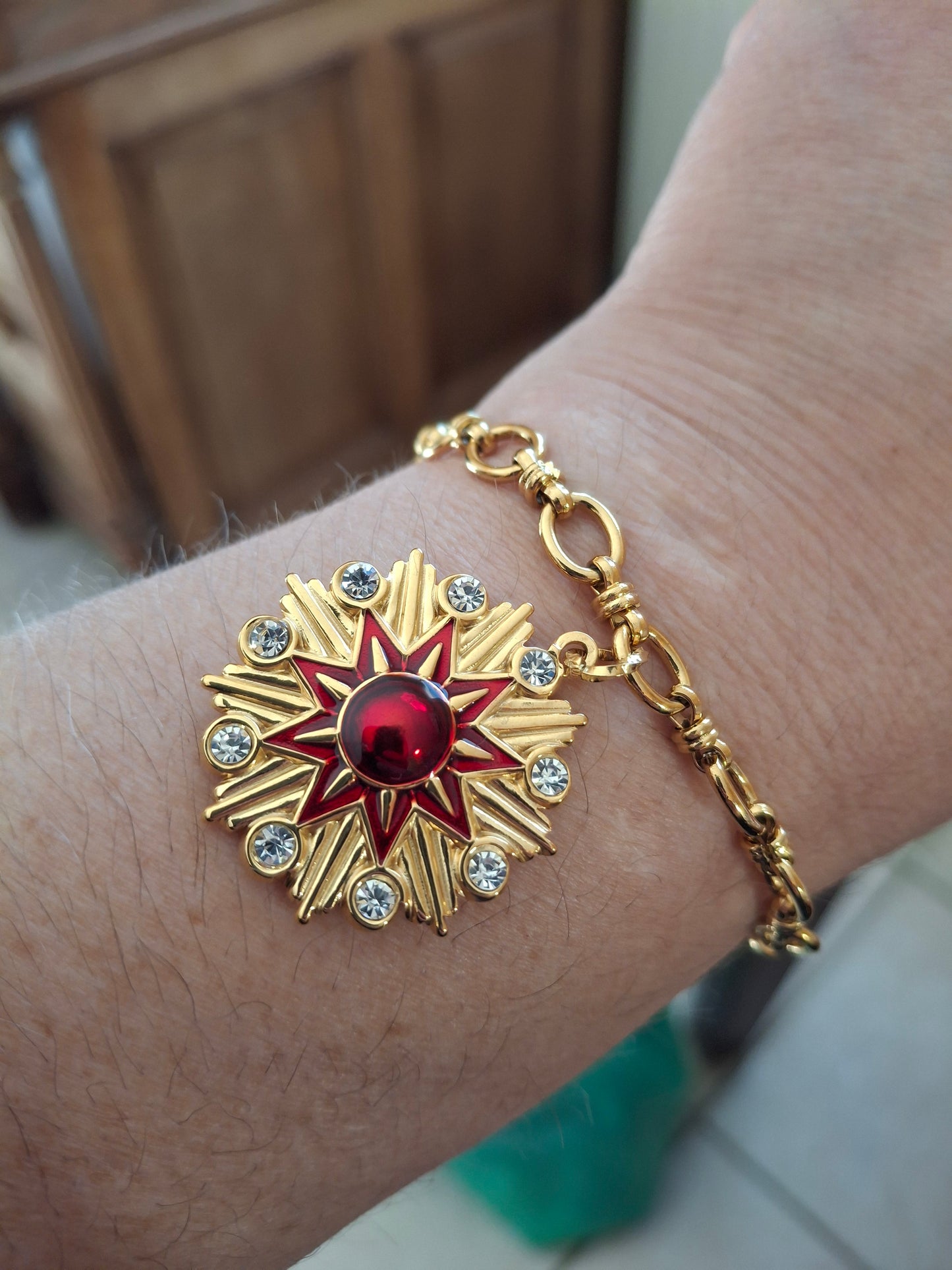 Bracelet chaîne acier inoxydable stainless steel 316 pendentif stainless steel 316 email rouge serti zirconium, sur mesure