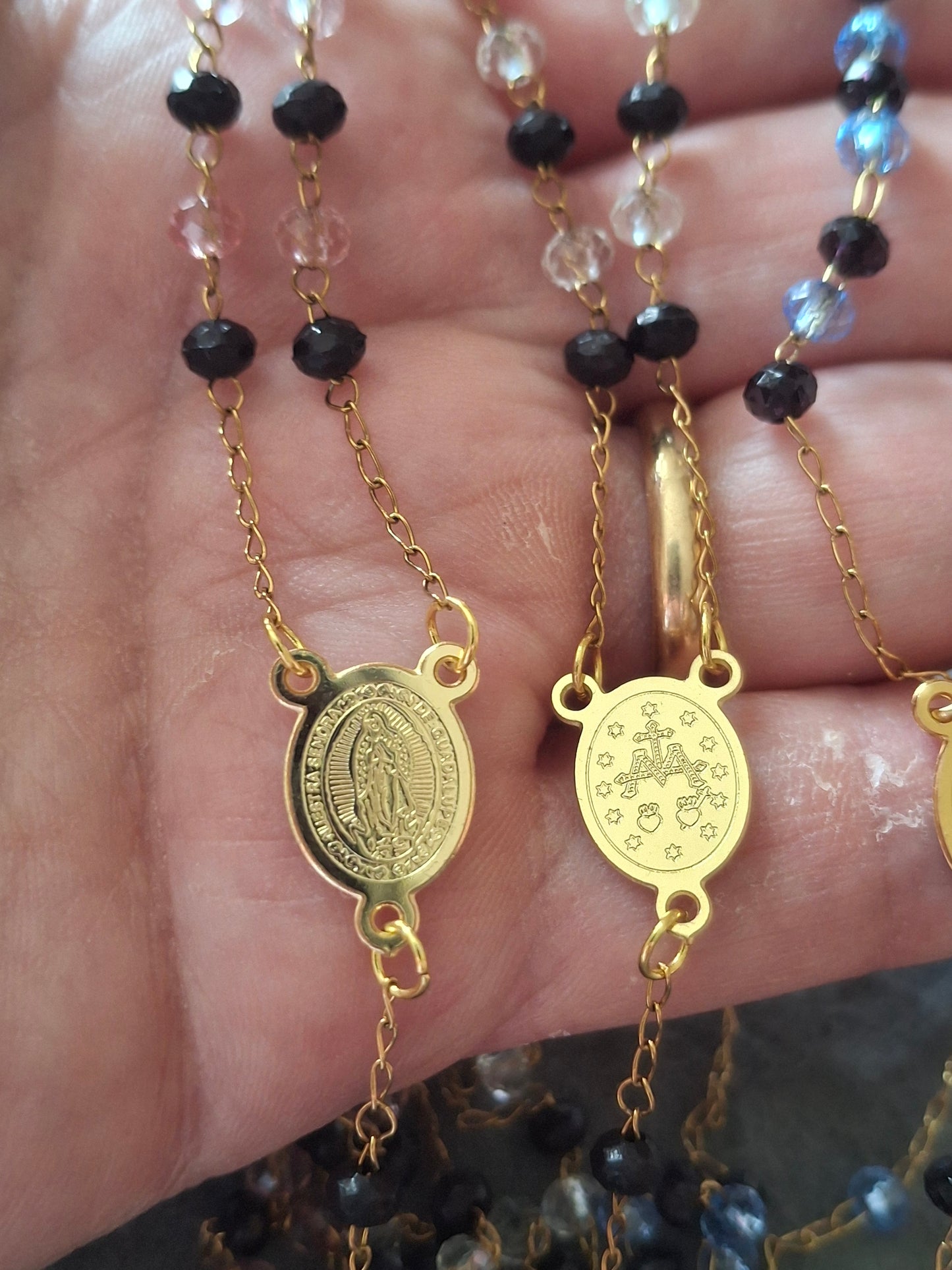 Collier chapelet, Collier lasso en acier inoxydable stainless steel 316 et perles en cristal madone et croix