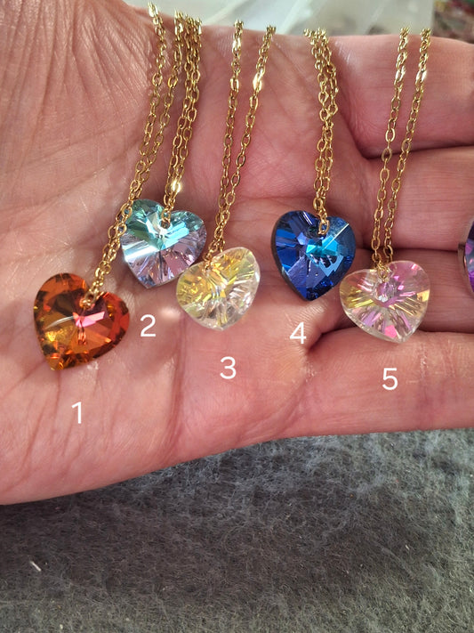 Collier chaine dorée stainless steel 316 ,coeur en cristal