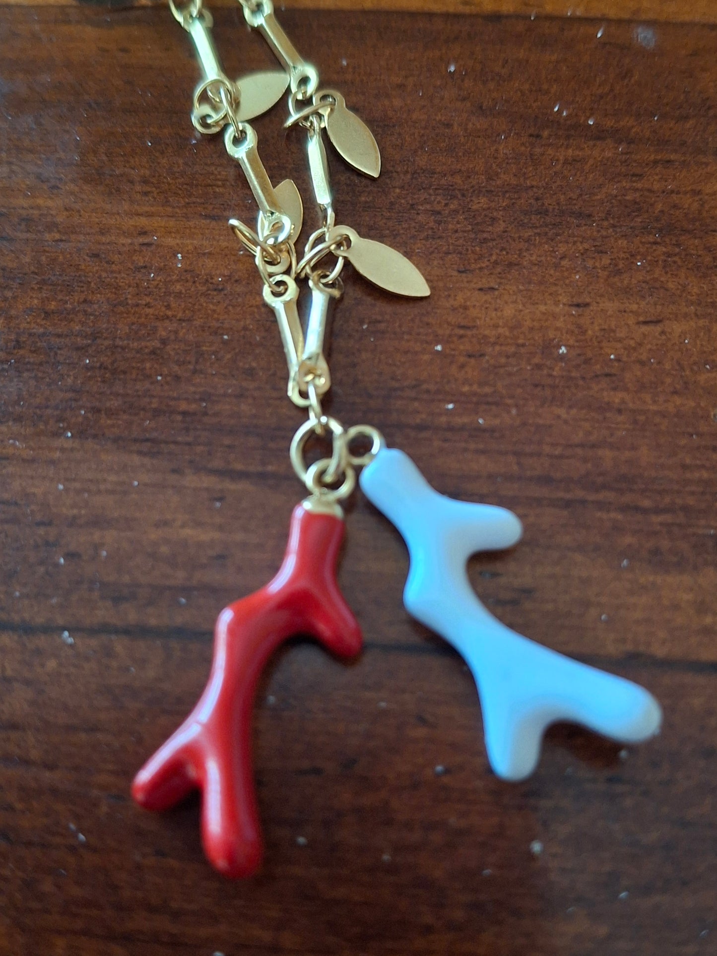 Collier chaîne dorée acier inoxydable stainless steel 316 pendentif corail