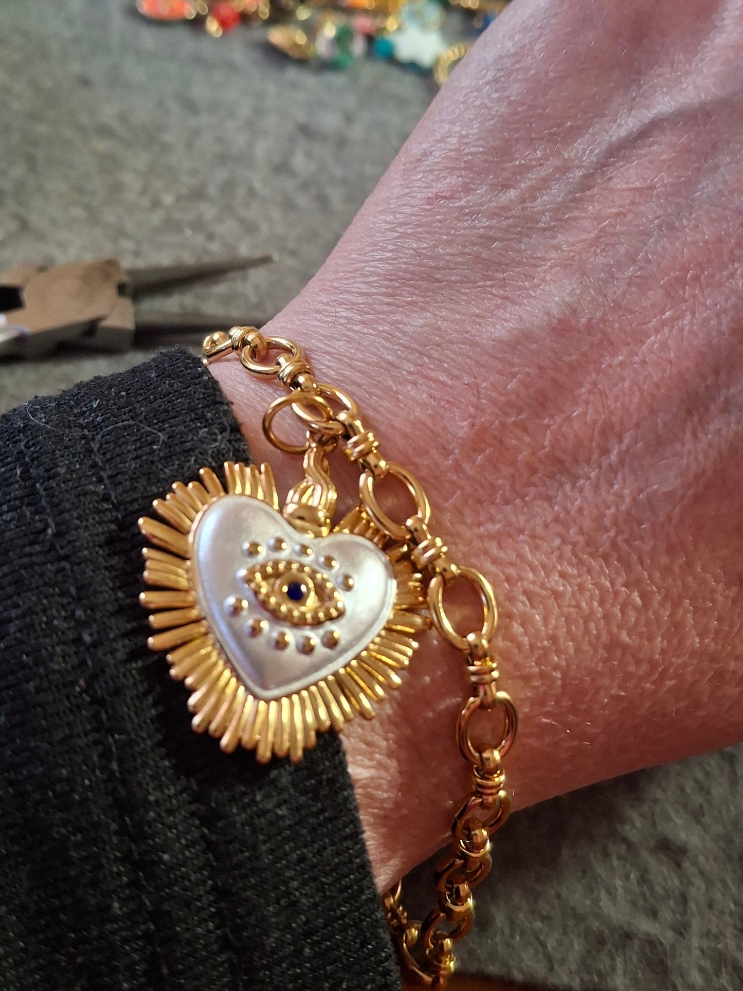 Bracelet maille gourmette grand pendentif coeur stainless steel 316 œil de Turquie sur mesure réglable