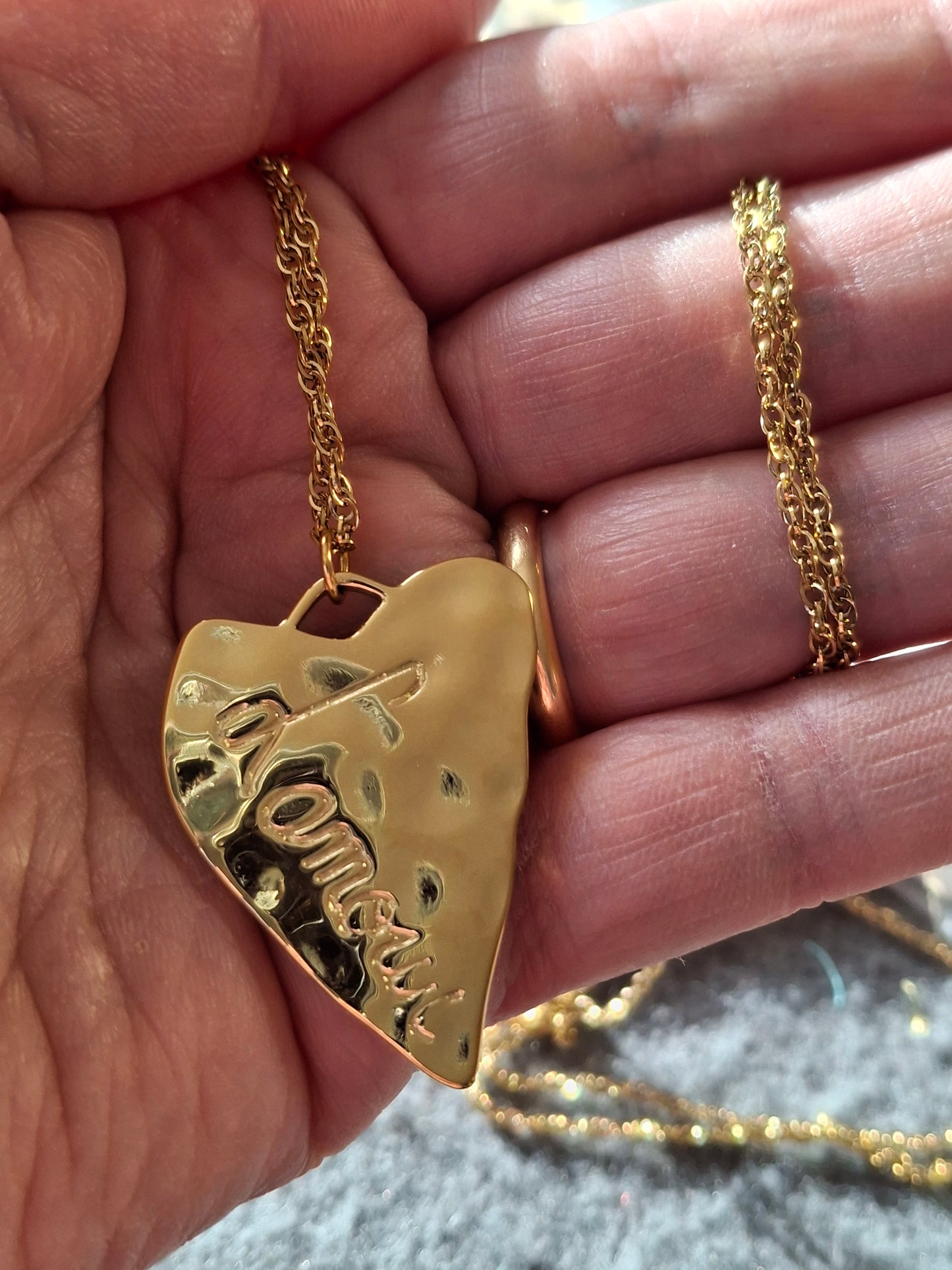 Collier chaîne dorée acier inoxydable stainless steel 316 grand pendentif coeur stainless steel 316 martelé