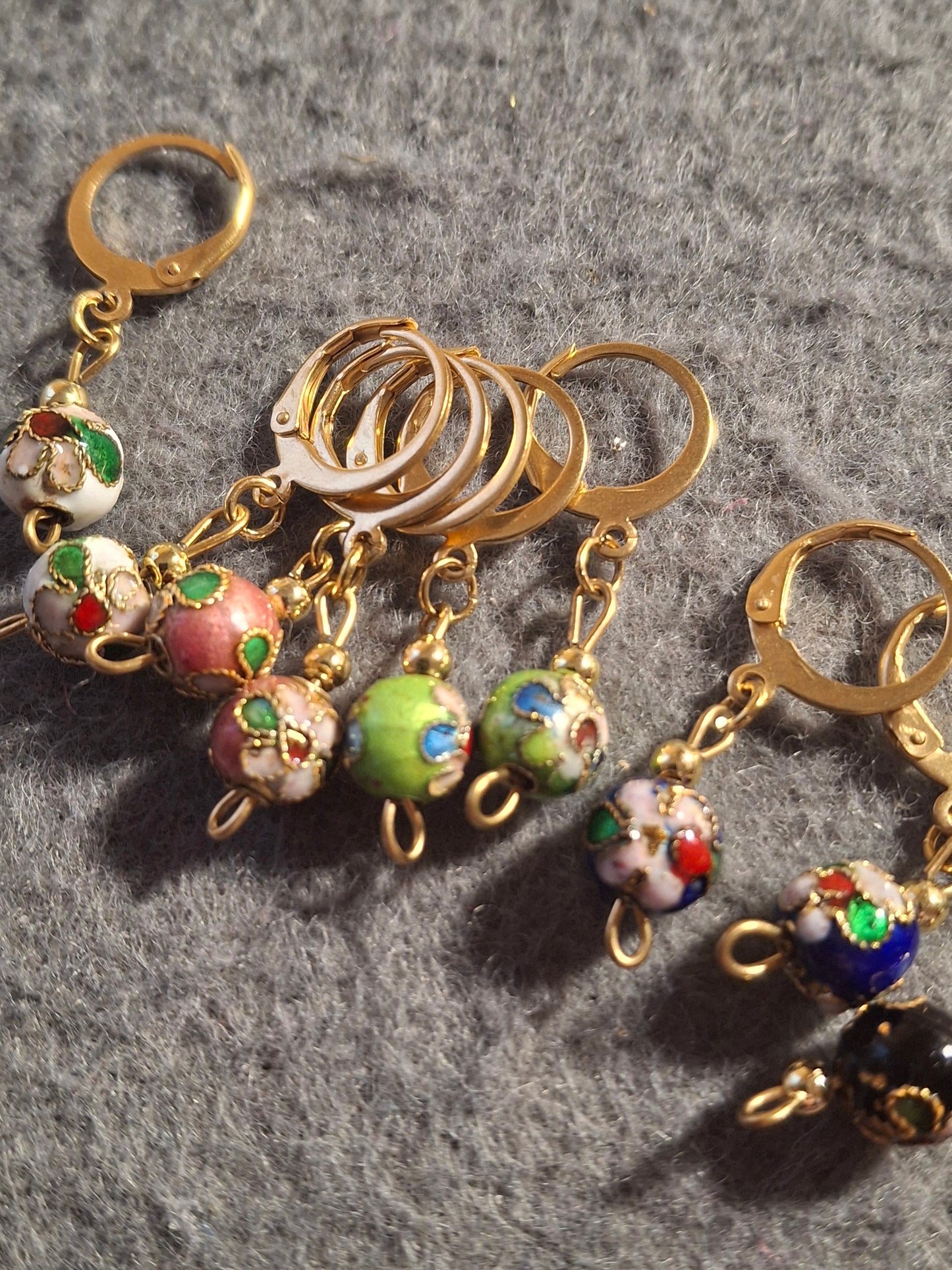 Boucles d oreilles mini creole et perle en émail cloisonné handmade
