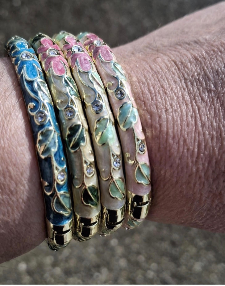Rigid cloisonné bangle with colored enamel and gold plating