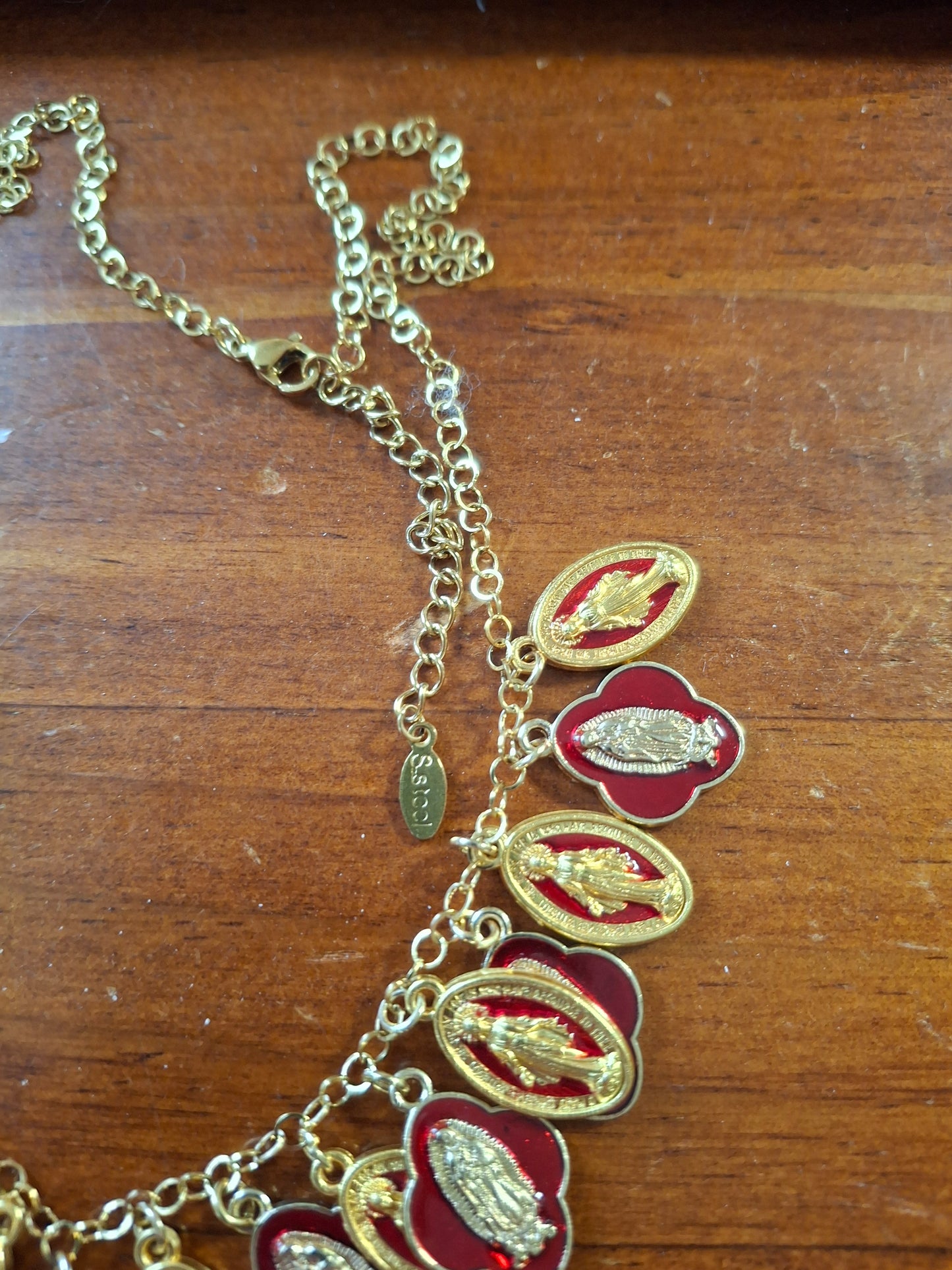 Collier chaîne dorée acier inoxydable rolo plaqué or et breloques madone handmade