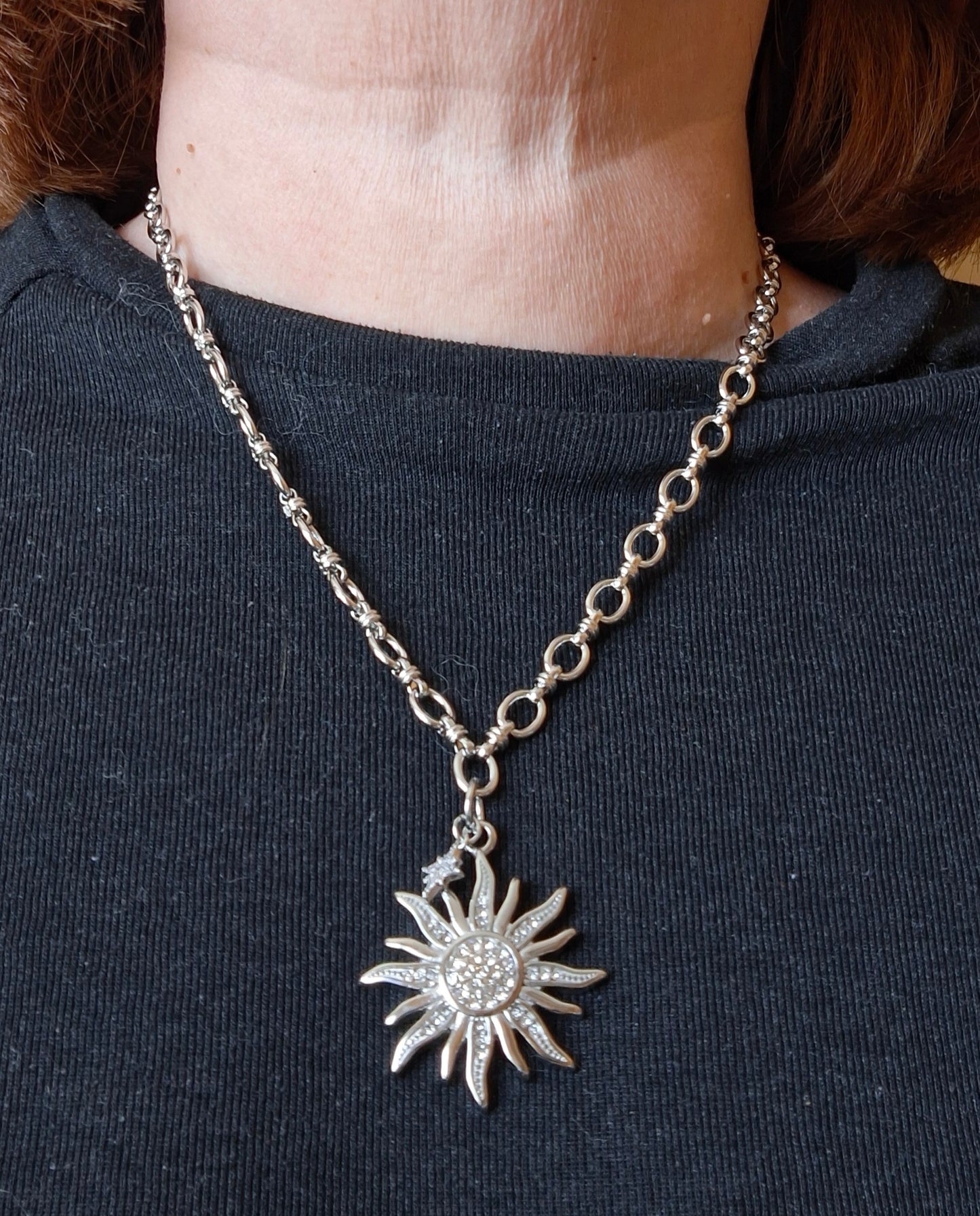Sehr schöne Halskette, silberne Gliederkette, Edelstahl 316, großer polierter Sonnenanhänger aus Edelstahl 316