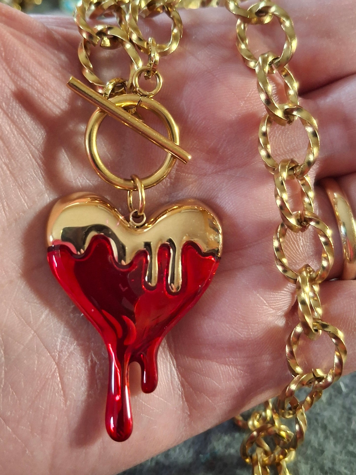 Collier chaîne dorée acier inoxydable stainless steel grand pendentif coeur stainless steel Fermoir toggle