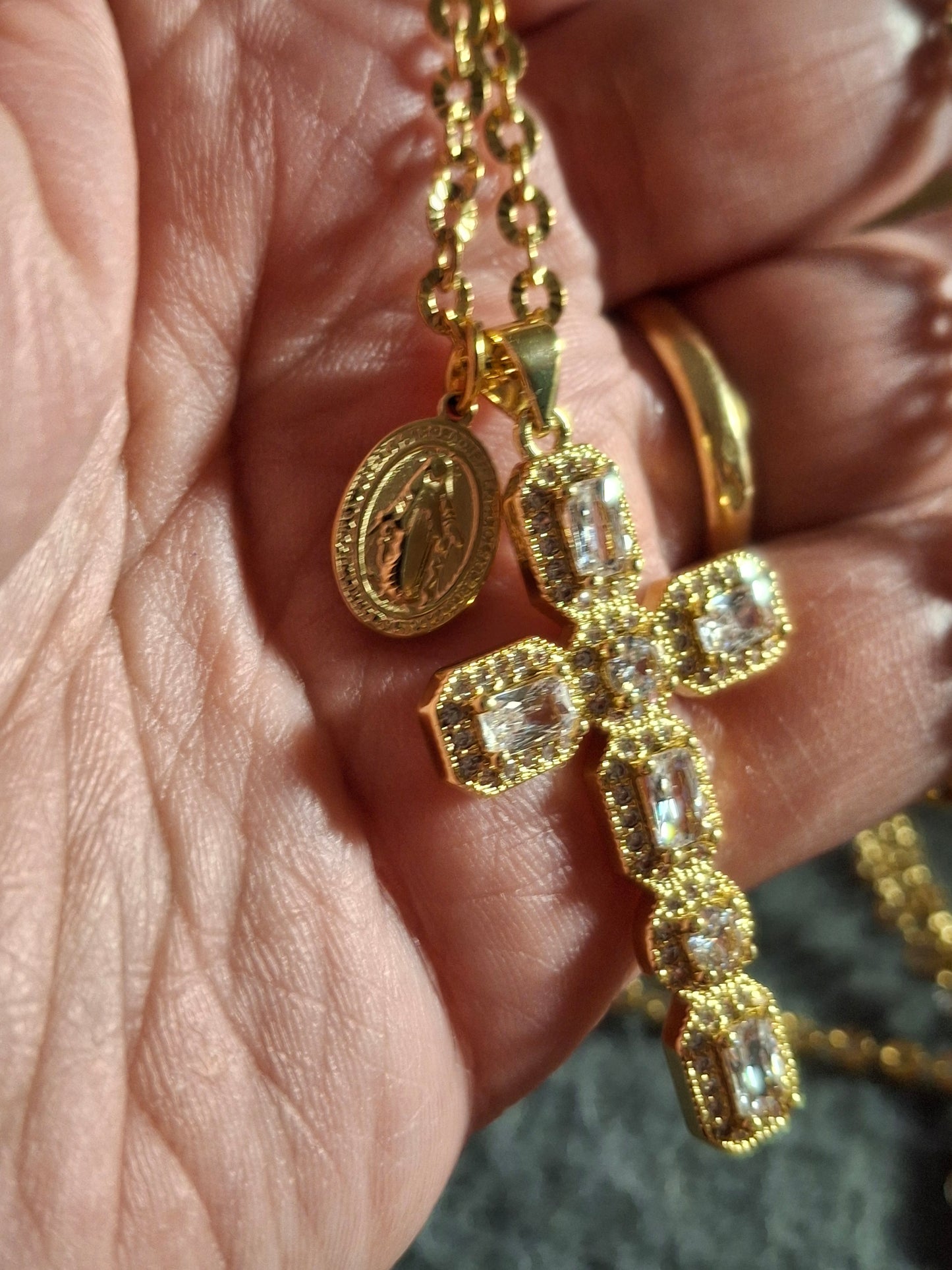 316 stainless steel chain necklace with 18K gold-plated cross set with AAA crystal and cubic zirconia, Madonna in stainless steel 316