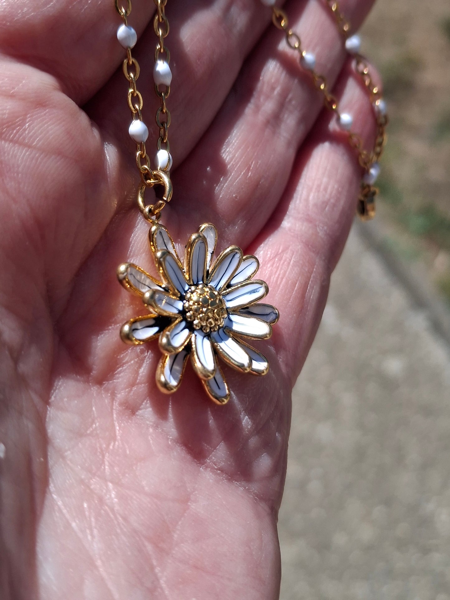 Collier chaîne dorée acier inoxydable stainless steel et fleur stainless steel 316 polie