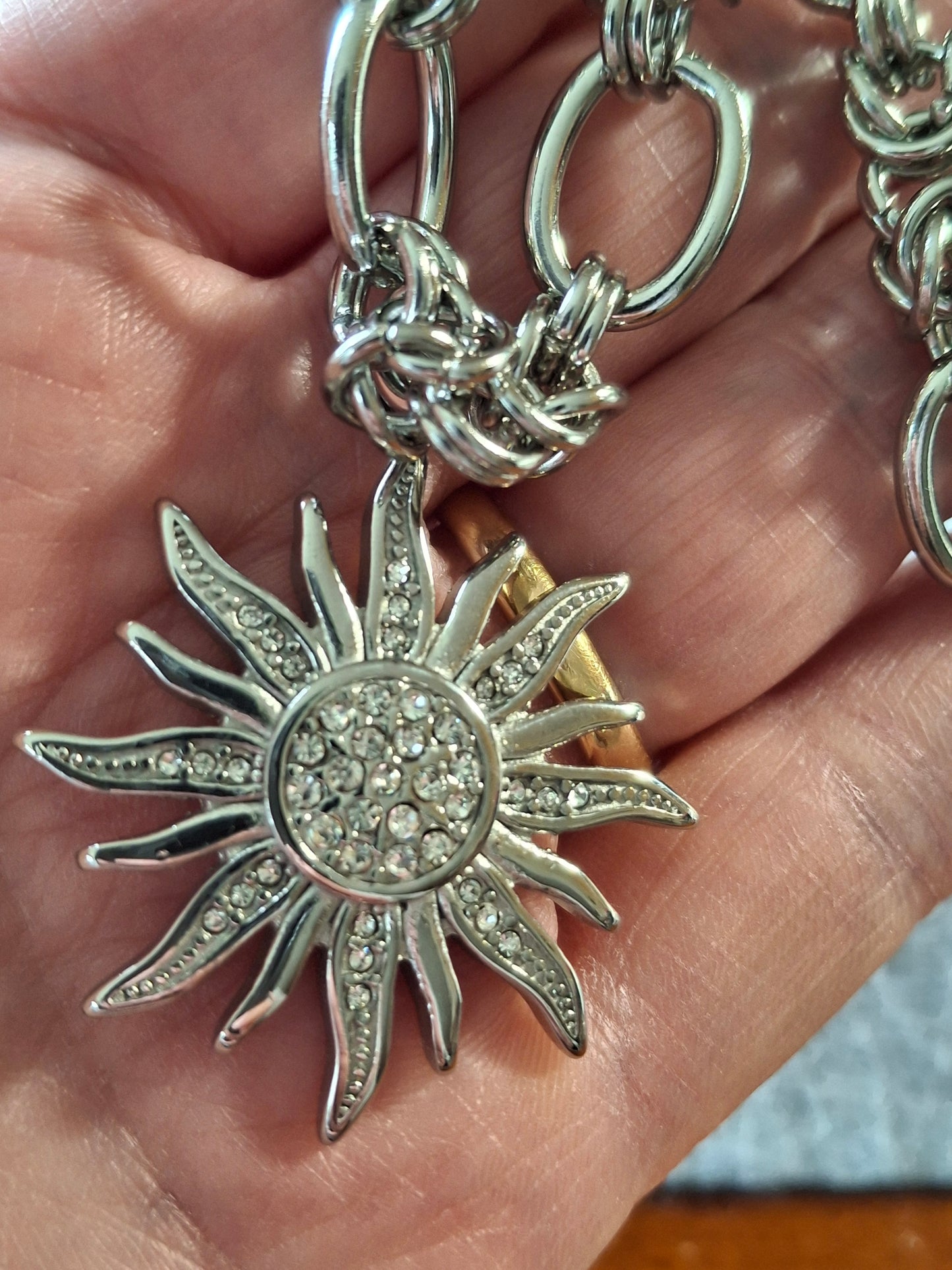 Collier très belle chaîne acier inoxydable stainless steel 316 de qualité supérieure grand pendentif soleil stainless steel 316 poli serti zirconium