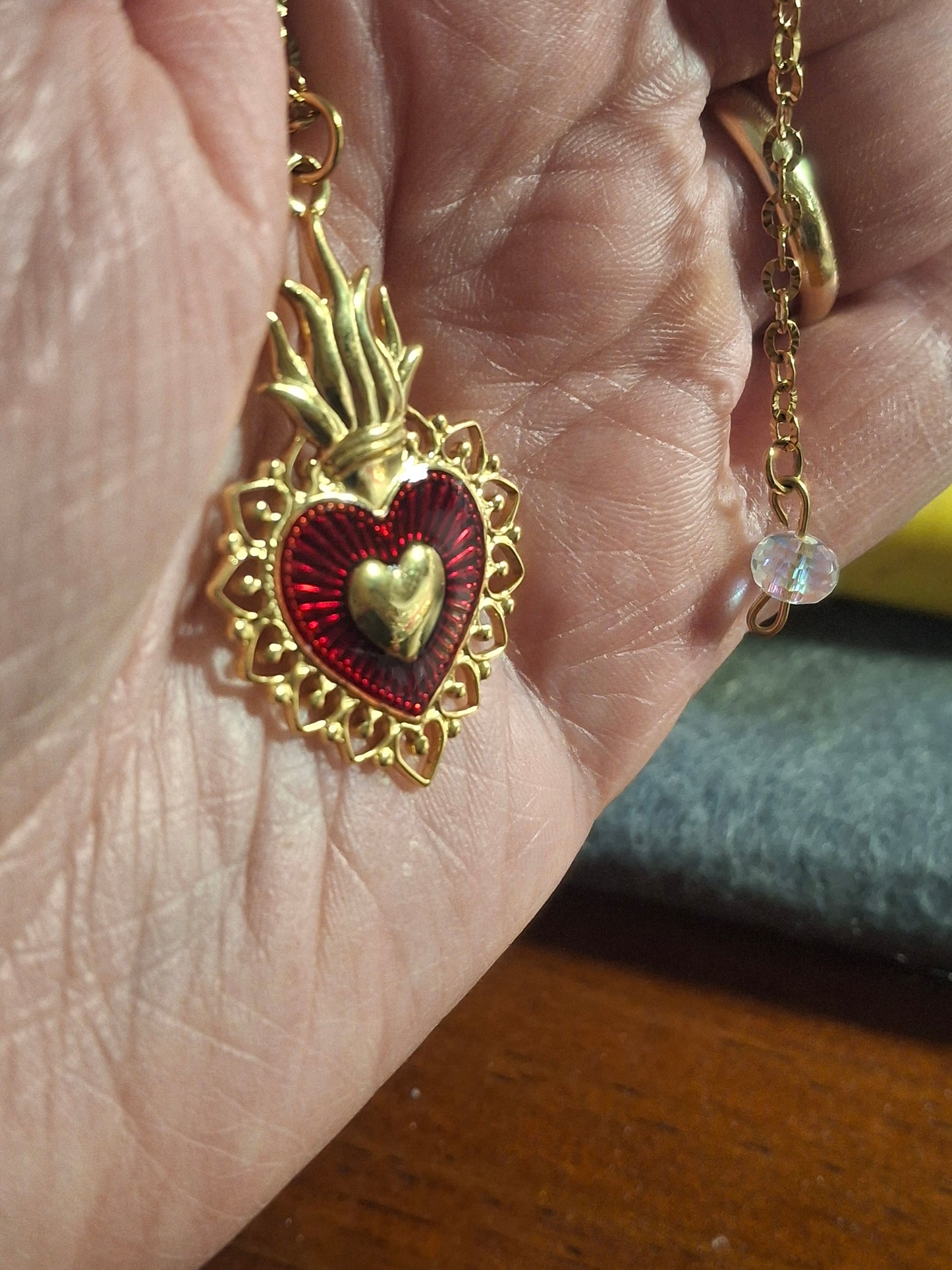 Stainless steel chain necklace, baroque heart style, red enamel, 18k gold plated
