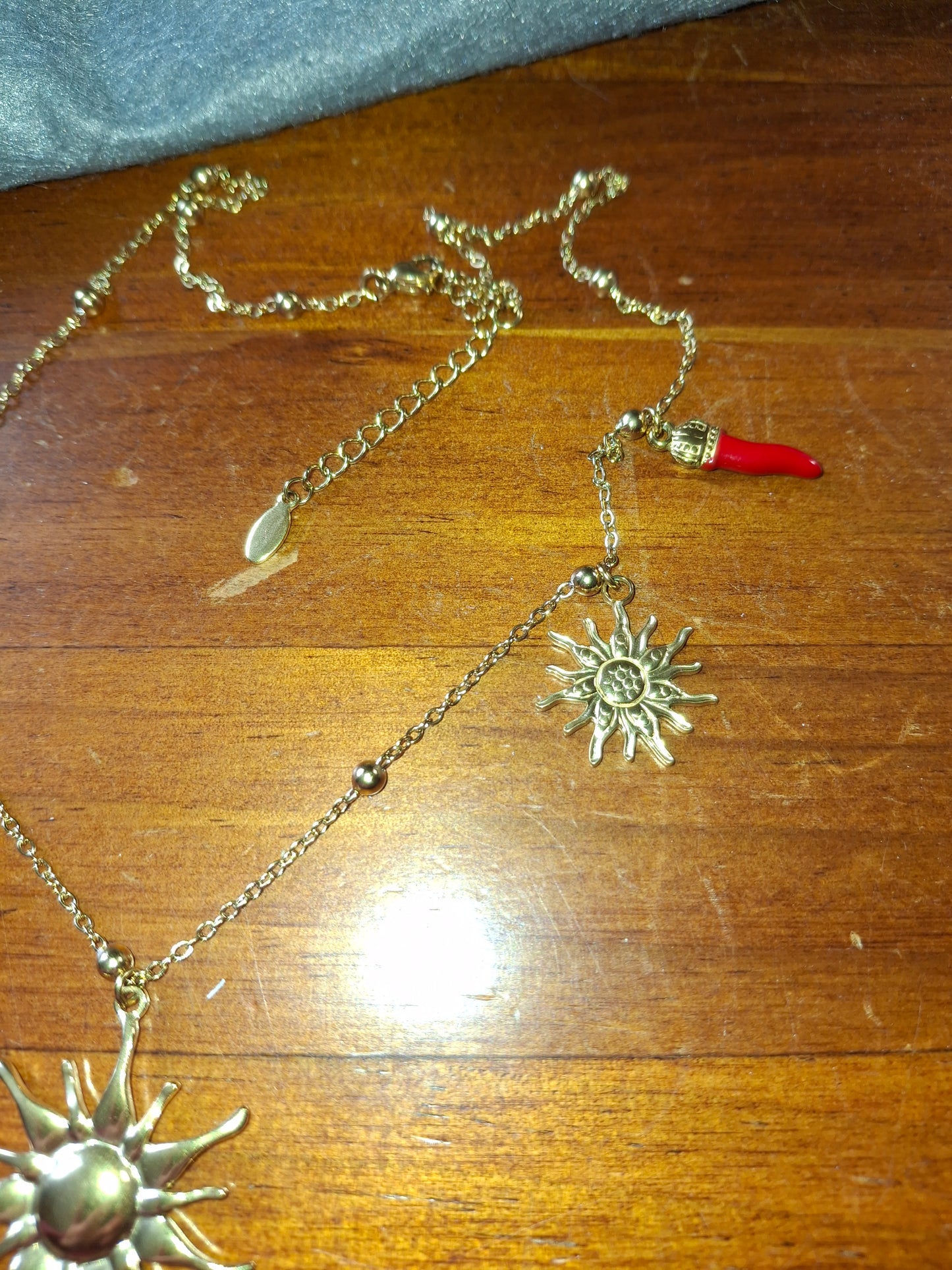 Collier chaîne dorée acier inoxydable stainless steel 316 et breloques stainless steel 316 handmade réglable ajustable