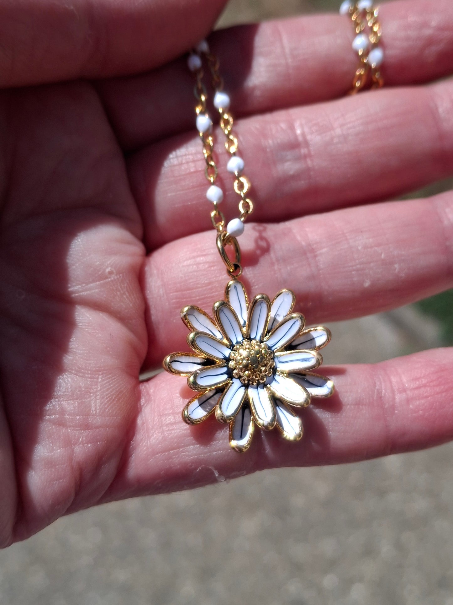 Collier chaîne dorée acier inoxydable stainless steel et fleur stainless steel 316 polie